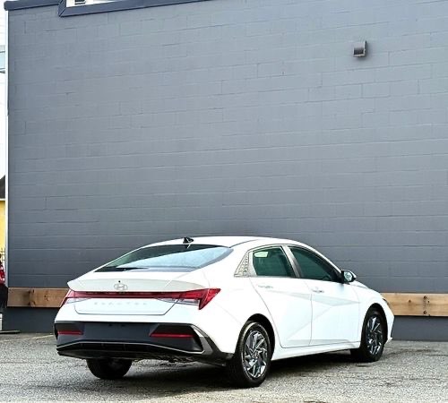 2024 HYUNDAI ELANTRA - CLEAN TITLE - photo 5