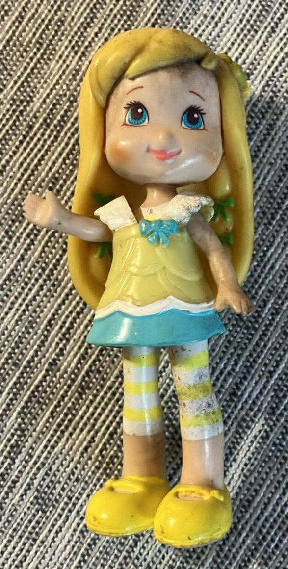 Hasbro 2008 Strawberry Shortcake Lemon Meringue Doll - 3 Inches