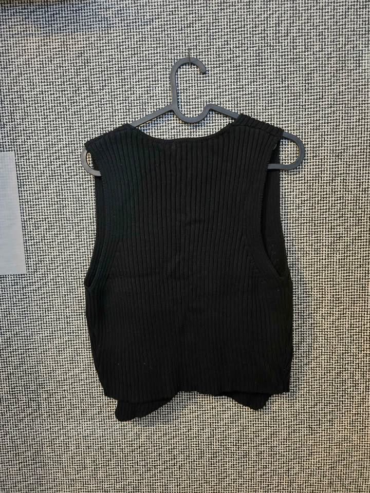 CRESCENT VEST WOMENS SIZE M BLACK WITH TORTOISE SHELL BUTTONS - photo 2