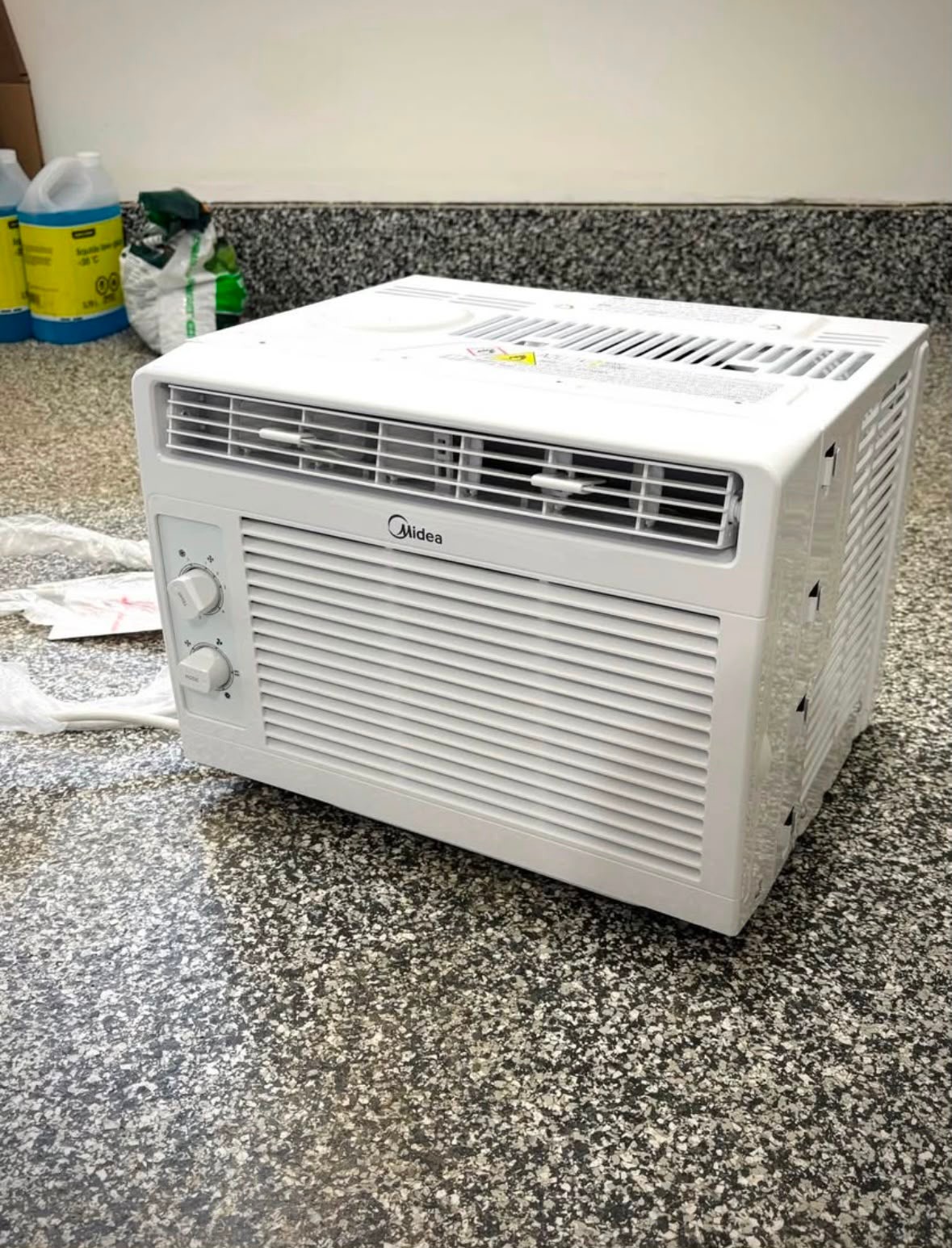 Midea 5,000 BTU Window Air Conditioner – Excellent Condition