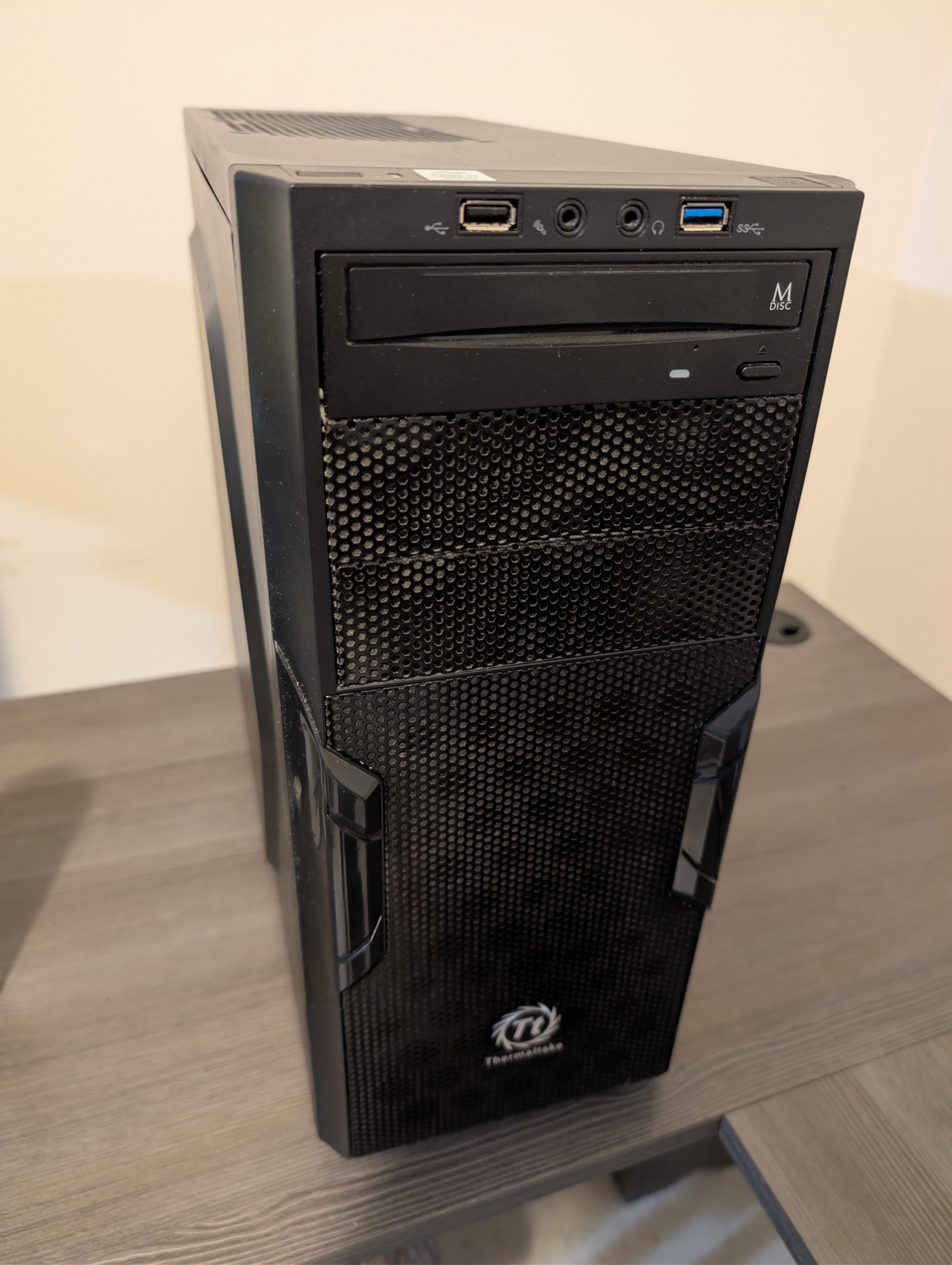 Thermaltake ATX Mid-Tower Case + 500W Antec Power Supply Combo - photo 2