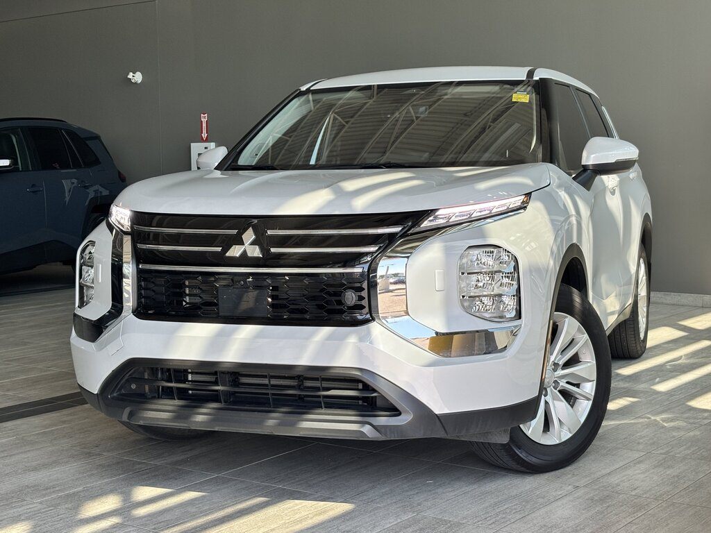 2025 Mitsubishi Outlander - photo 3