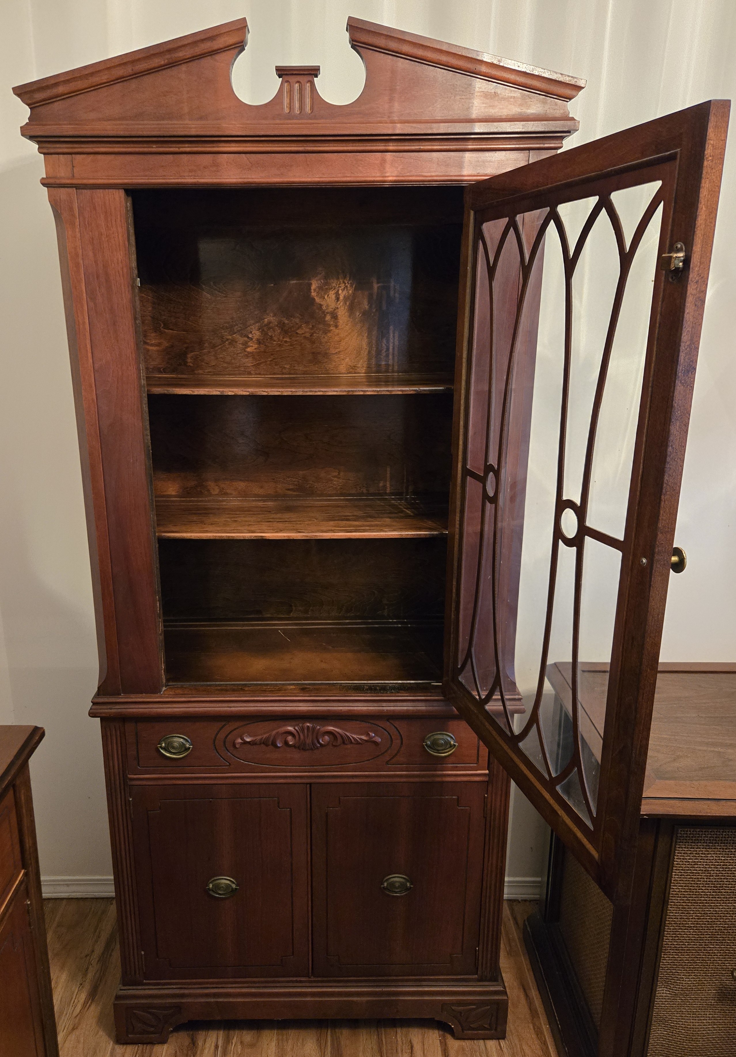 1920s Krug Bros. Federal Revival China Cabin - photo 3