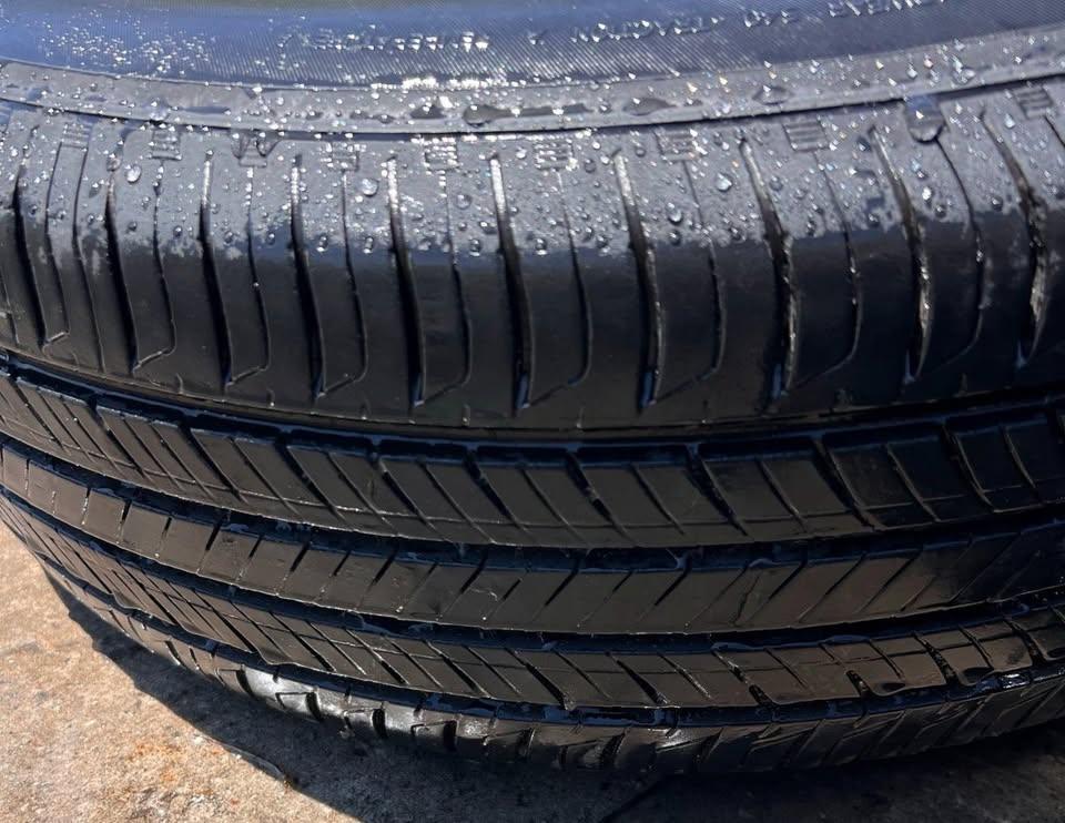 4 OEM HONDA CRV All-Season Tires with Steel Rims – 235/65R17 - photo 3