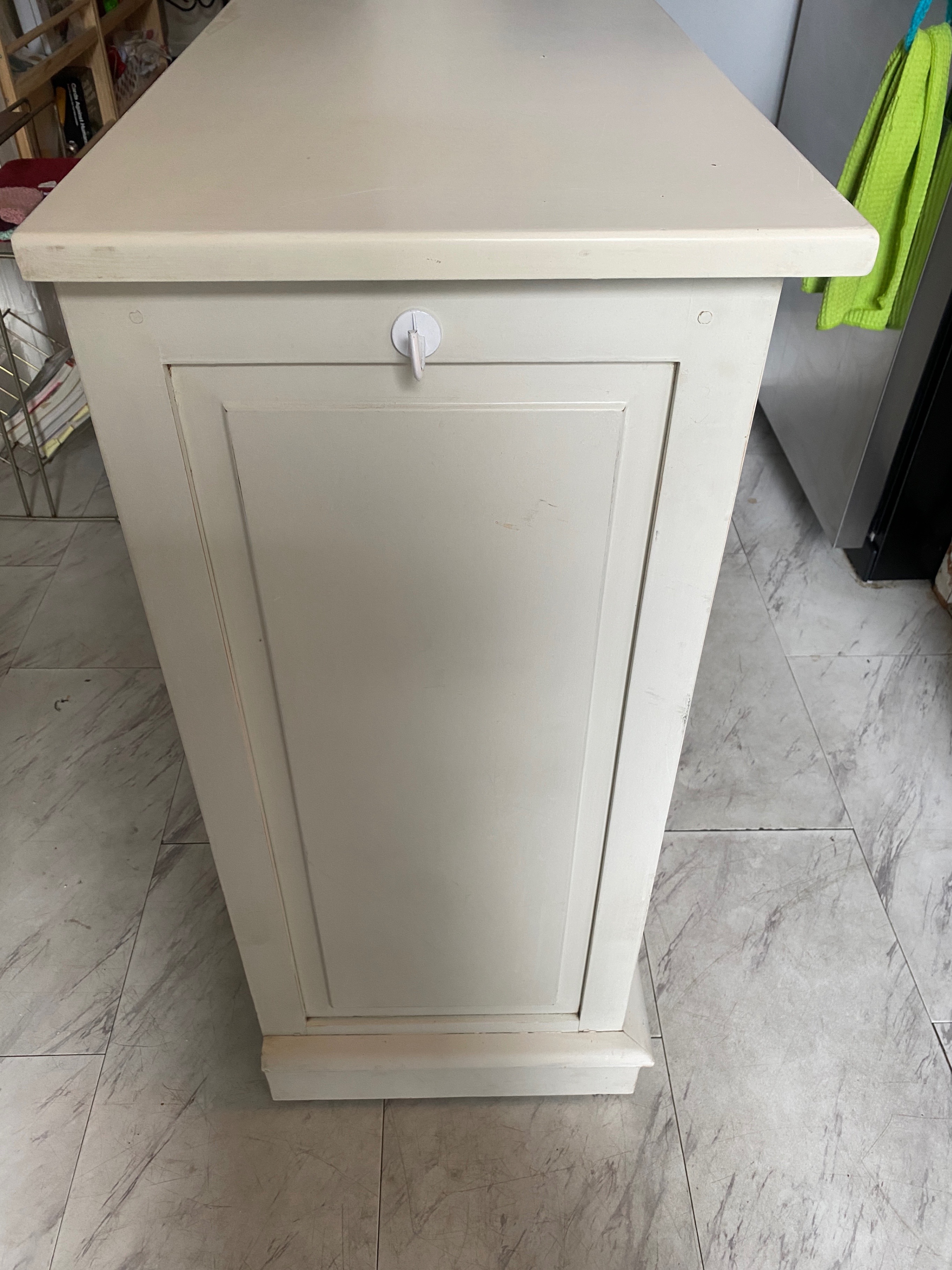 WHITE CABINET CUPBOARD/ DRY BAR - photo 4