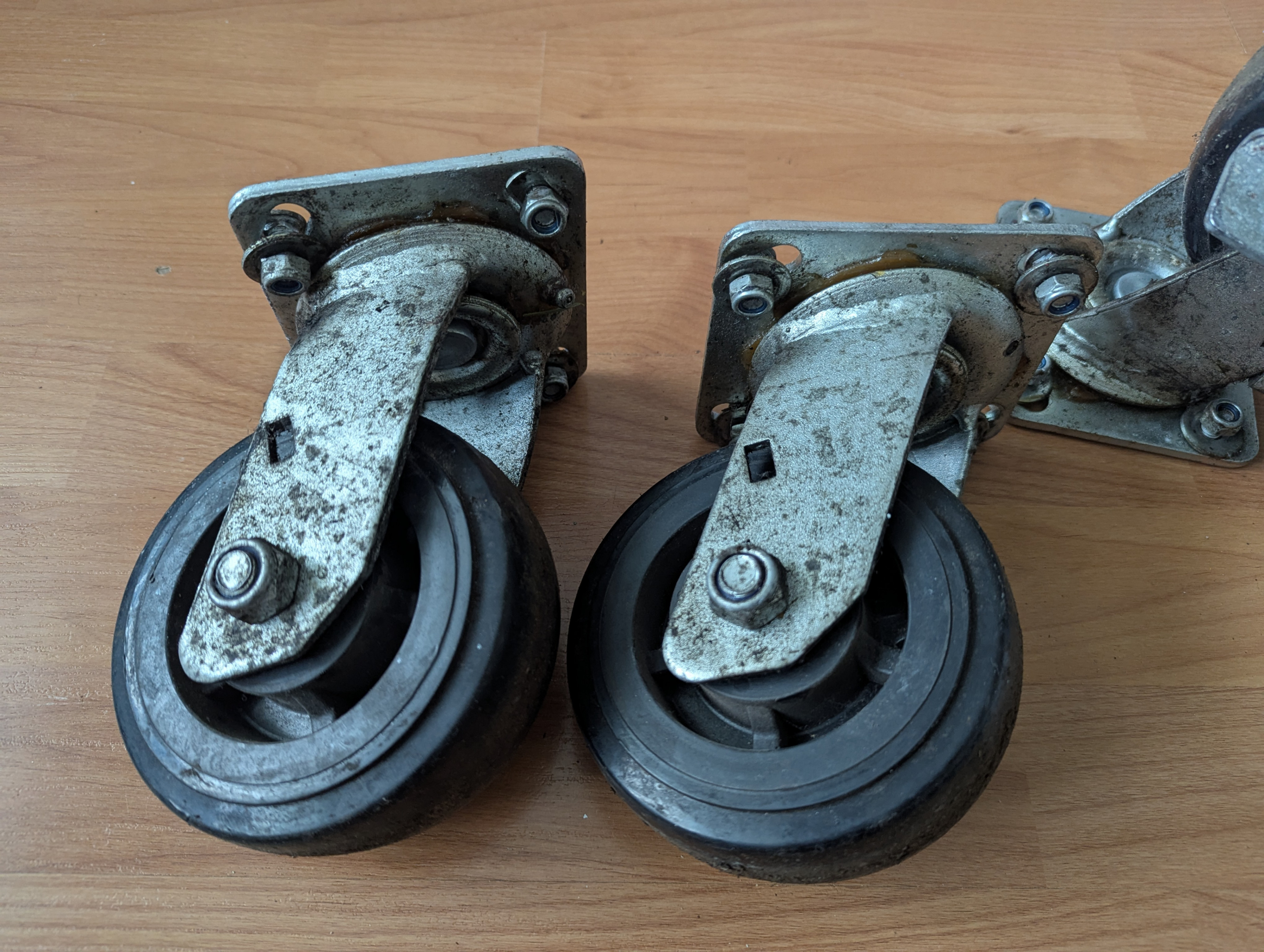 Medium caster wheels - photo 4