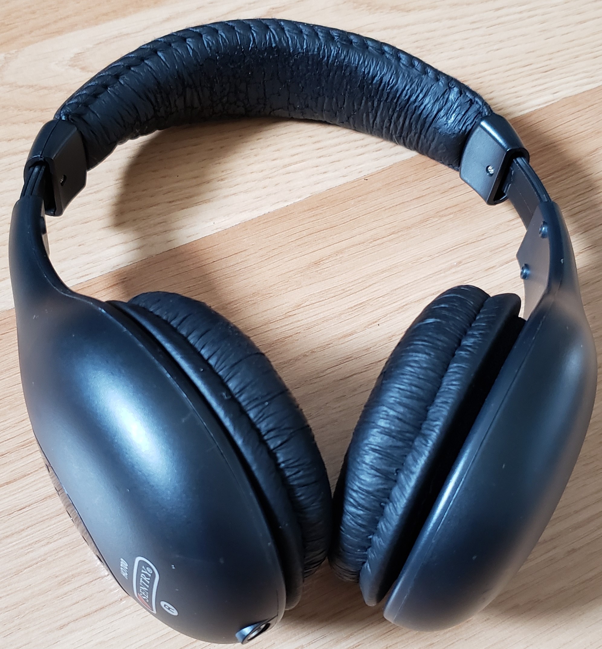 Wireless Headphone FM Radio SENTRY HO700 $10