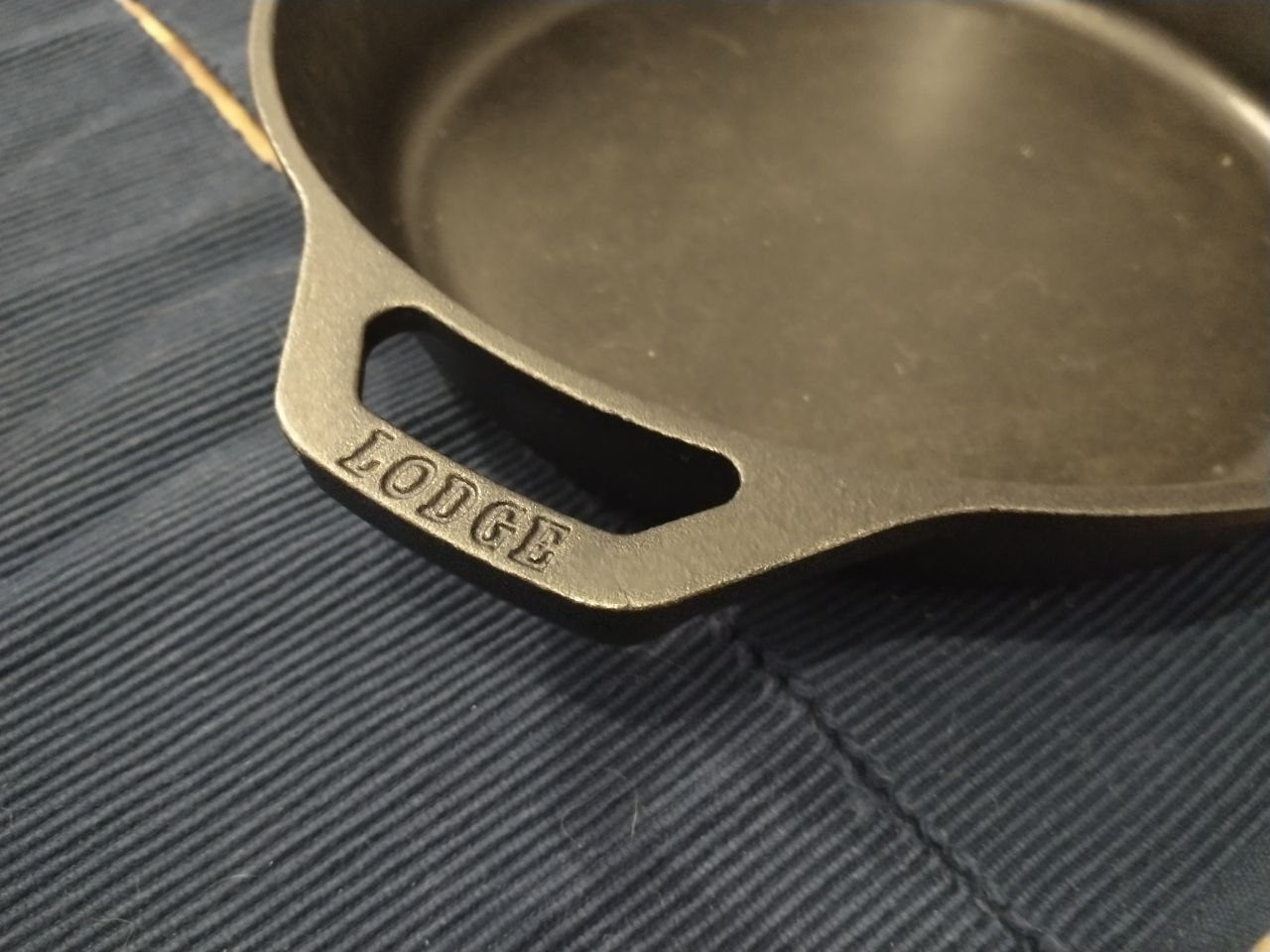 Cast Iron Pan - Lodge Special Edition - Rosie the Riveter - photo 5