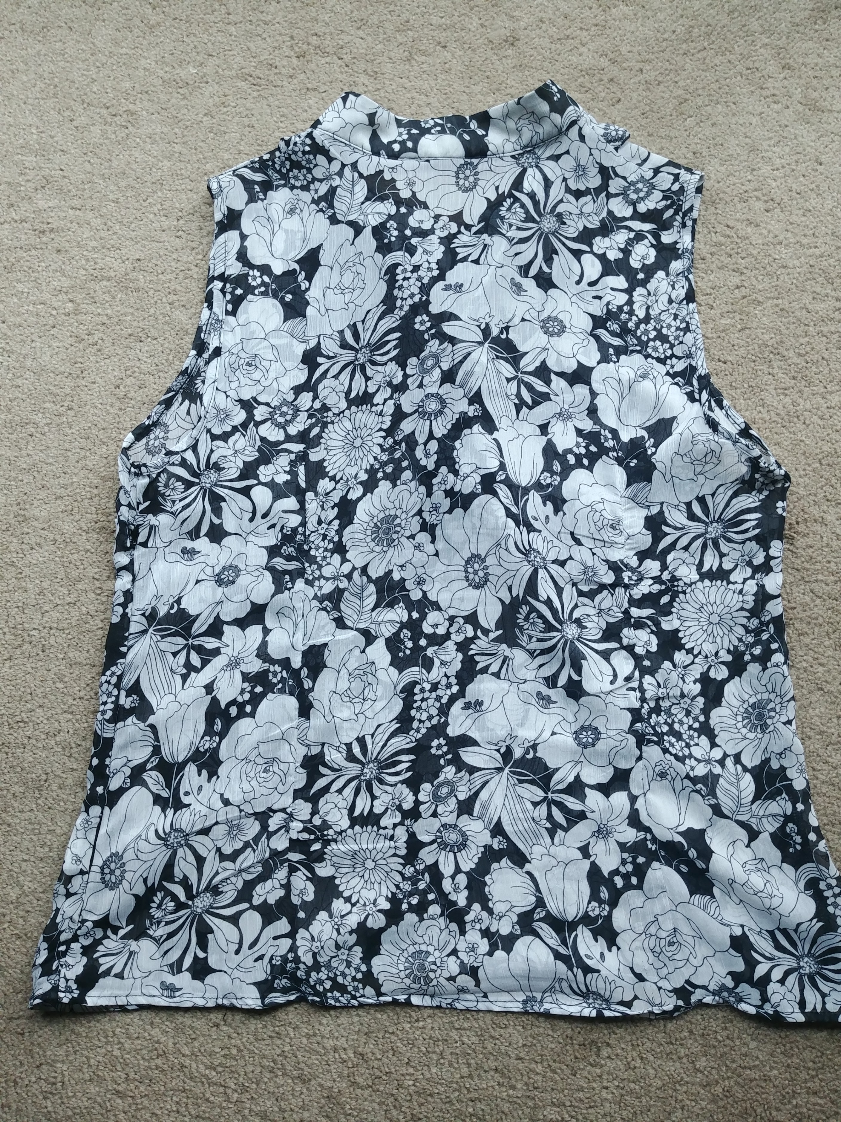FMX Design Studio Sleeveless Floral Blouse - photo 3