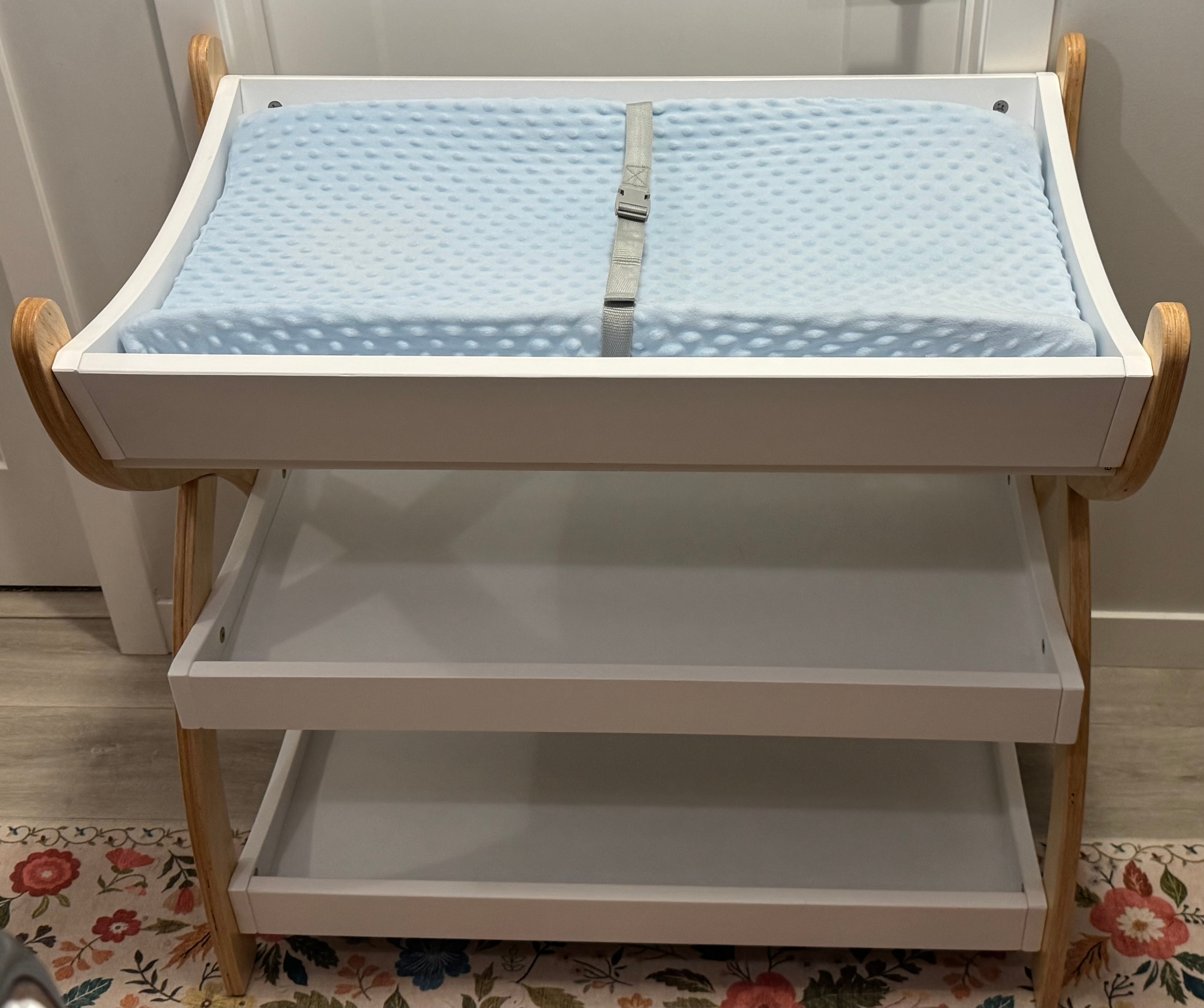 Baby Changing Table by Comfy Cubs - Munchkin Mat w/ covers - photo 3