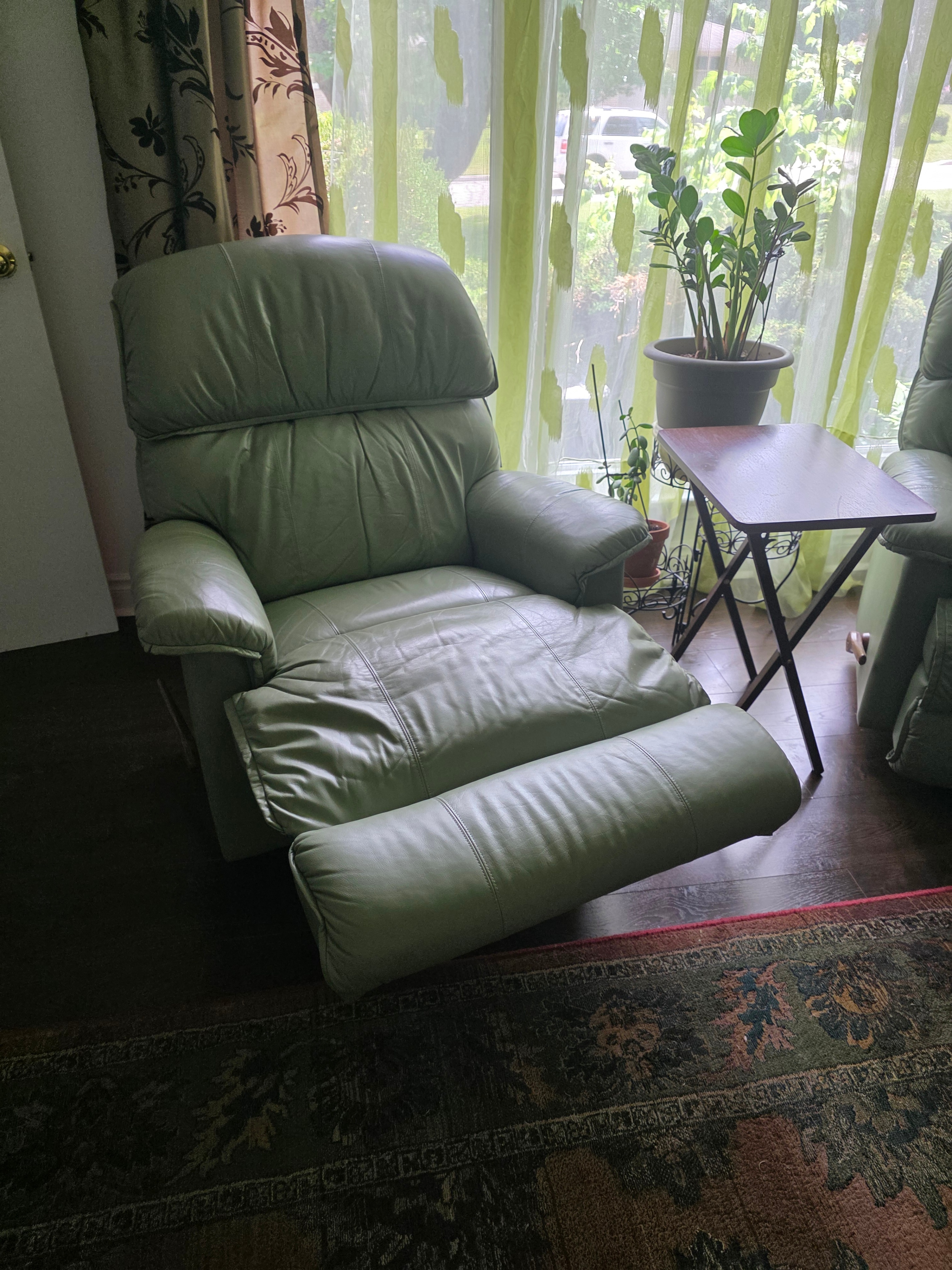 Leather Reclining Chairs - photo 3