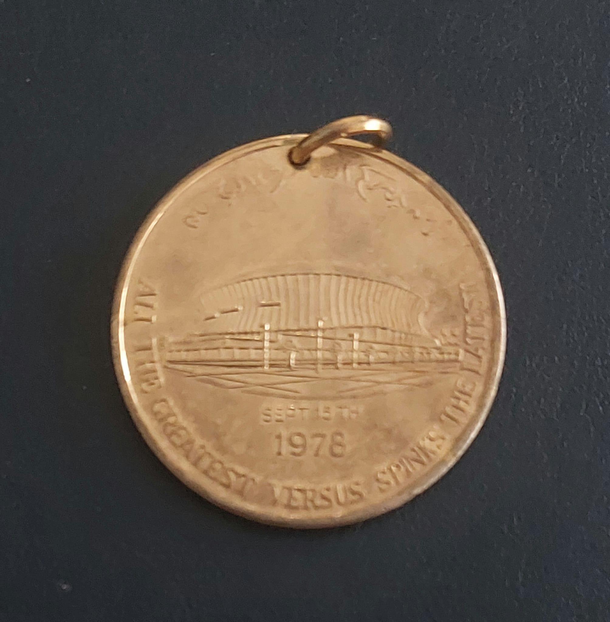 Vintage 1978 Muhammad Ali Commemorative Medallion Pendant - photo 2