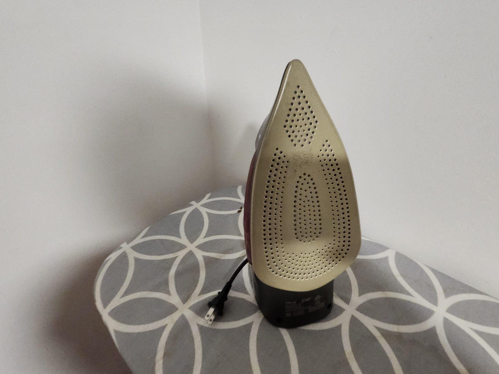 Ironing Board and Clothes Iron Bundle - photo 4