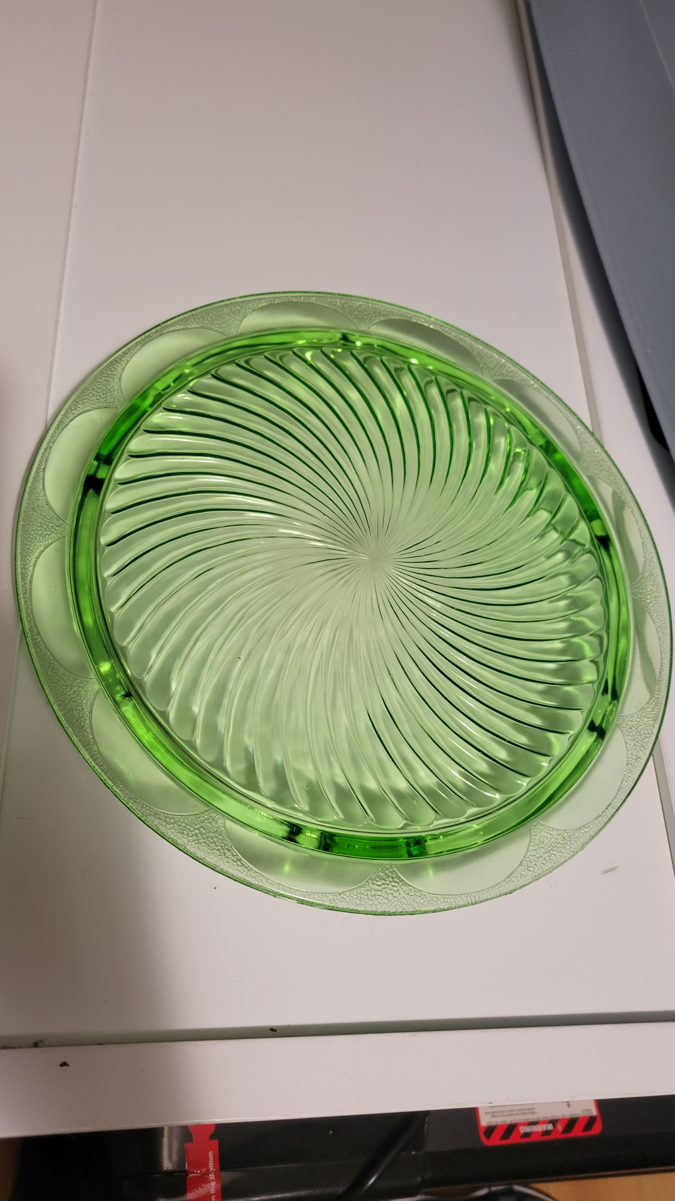 anchor hocking uranium glass cake plate