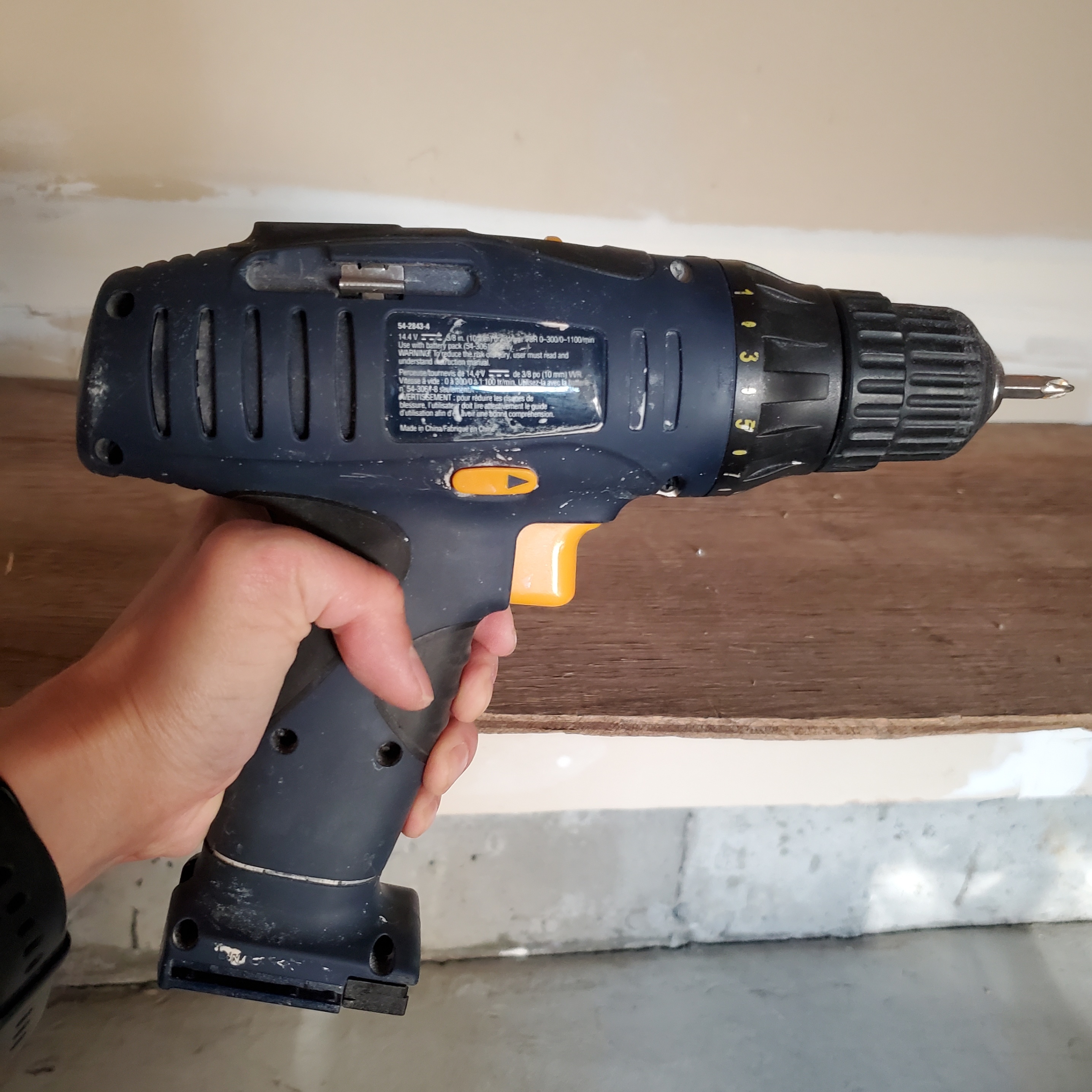 Mastercraft 14.4V Cordless drill w/ screwdriver bit/sockets set - photo 3