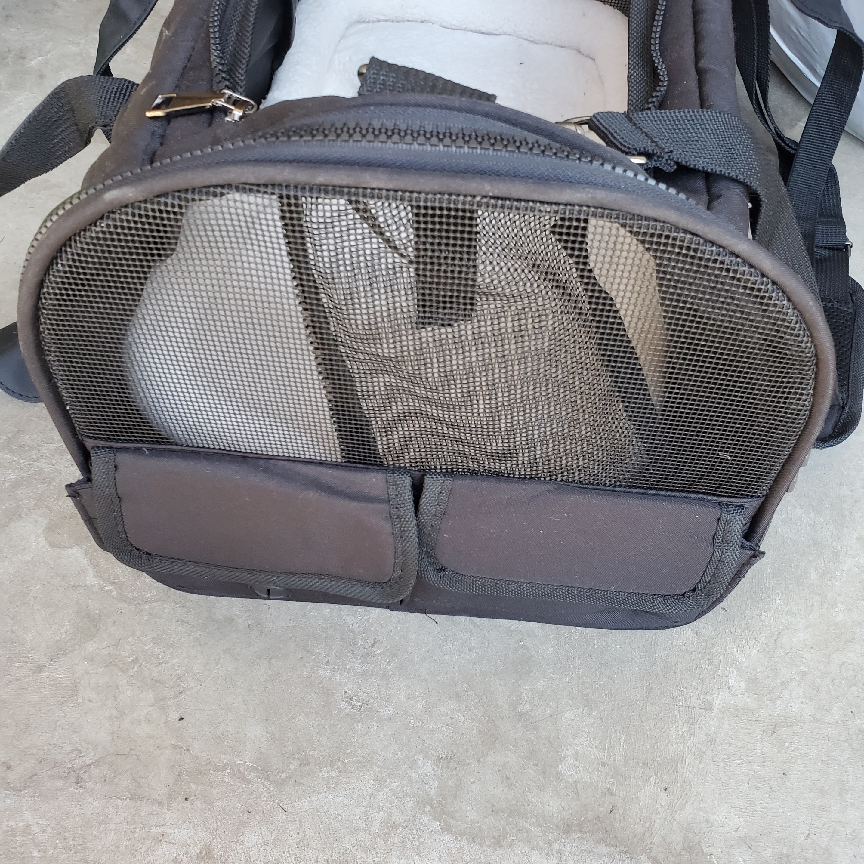 Small dog / pet carrier - photo 4