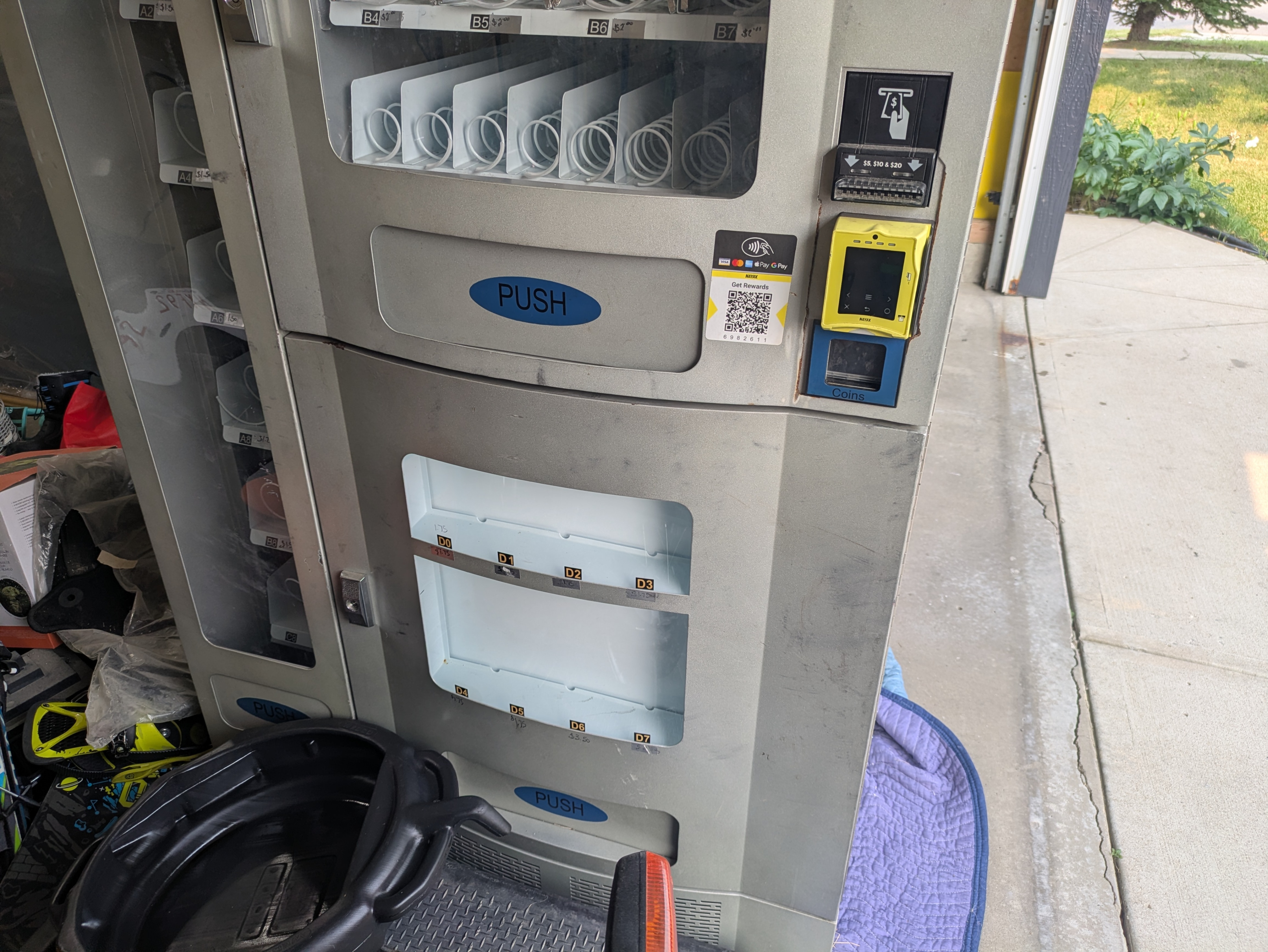 Seaga Office Deli 3-Piece Vending Machine - photo 3