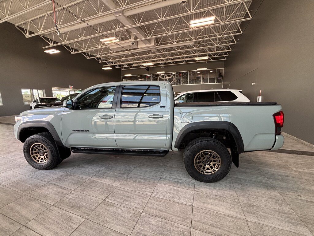 2022 Toyota Tacoma - photo 2