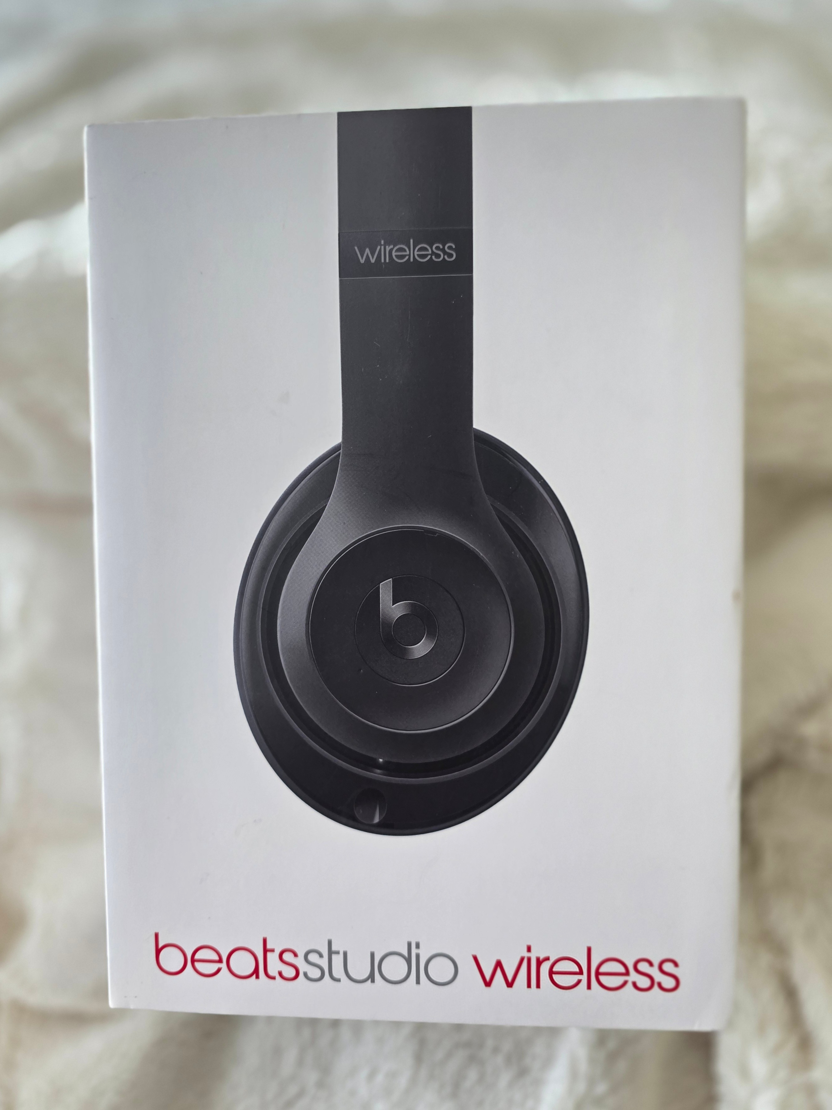 "beats" Studio 2 Wireless-Over Ear/Case-Brand New Ear Pads