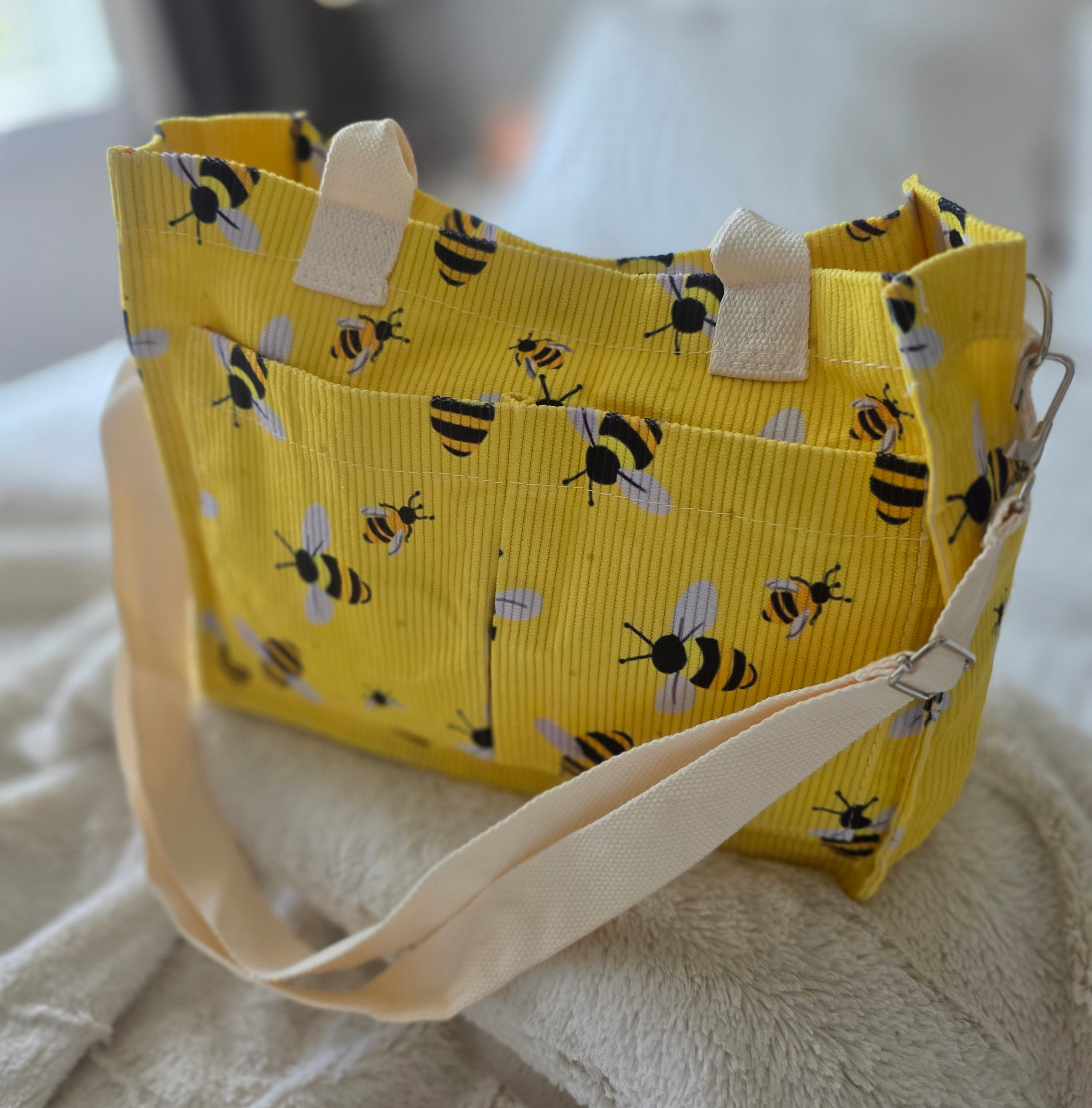 Ladies Medium Summer Style "Bee Pattern" 2D Corduroy Tote Bag - photo 3
