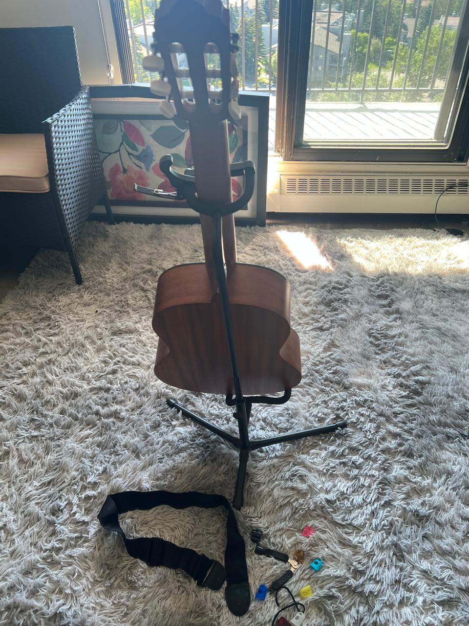 Valencia Classical Guitar. Barely Used + Accessories+Floor Stand - photo 2