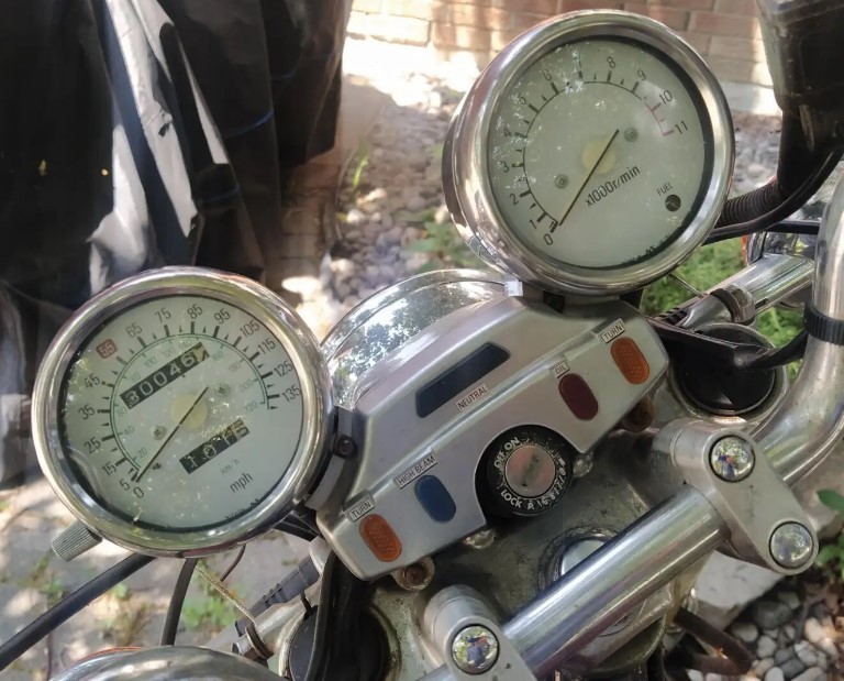 Yamaha Maxim XJ700 Cruiser Motorcycle - photo 4