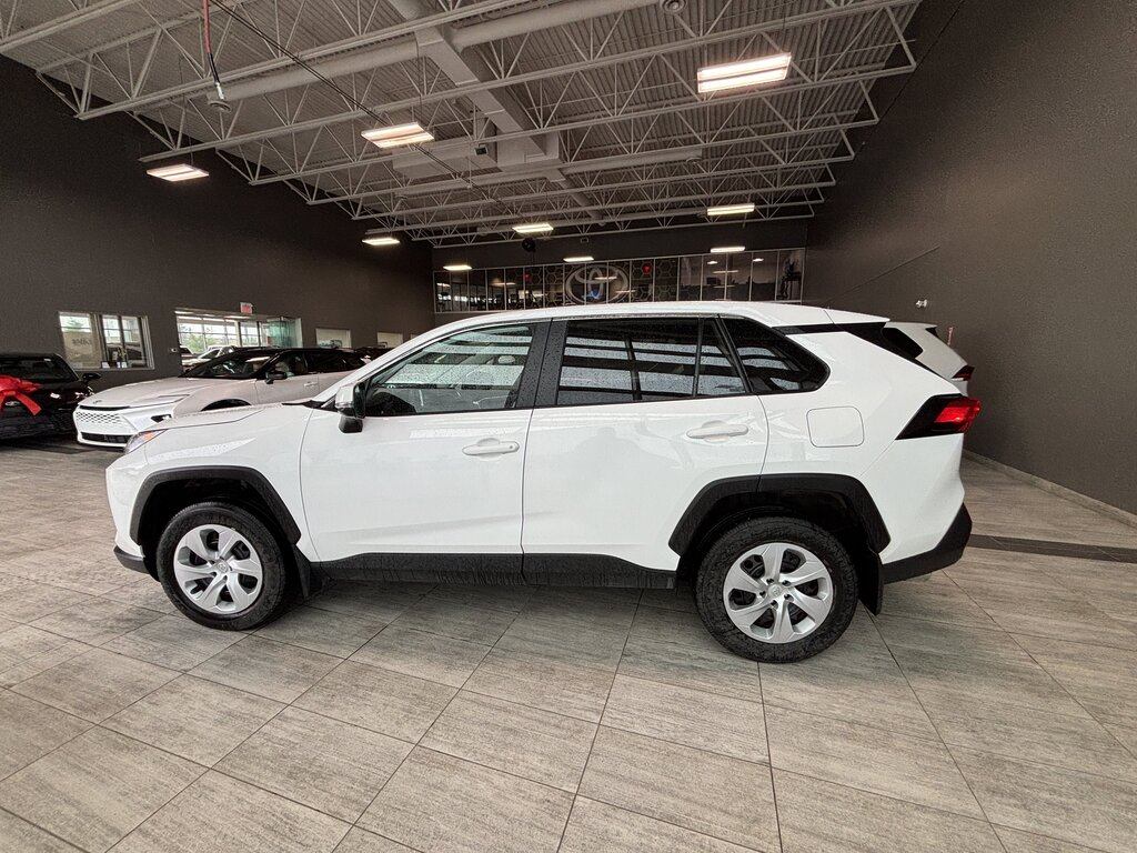 2025 Toyota RAV4 - photo 2