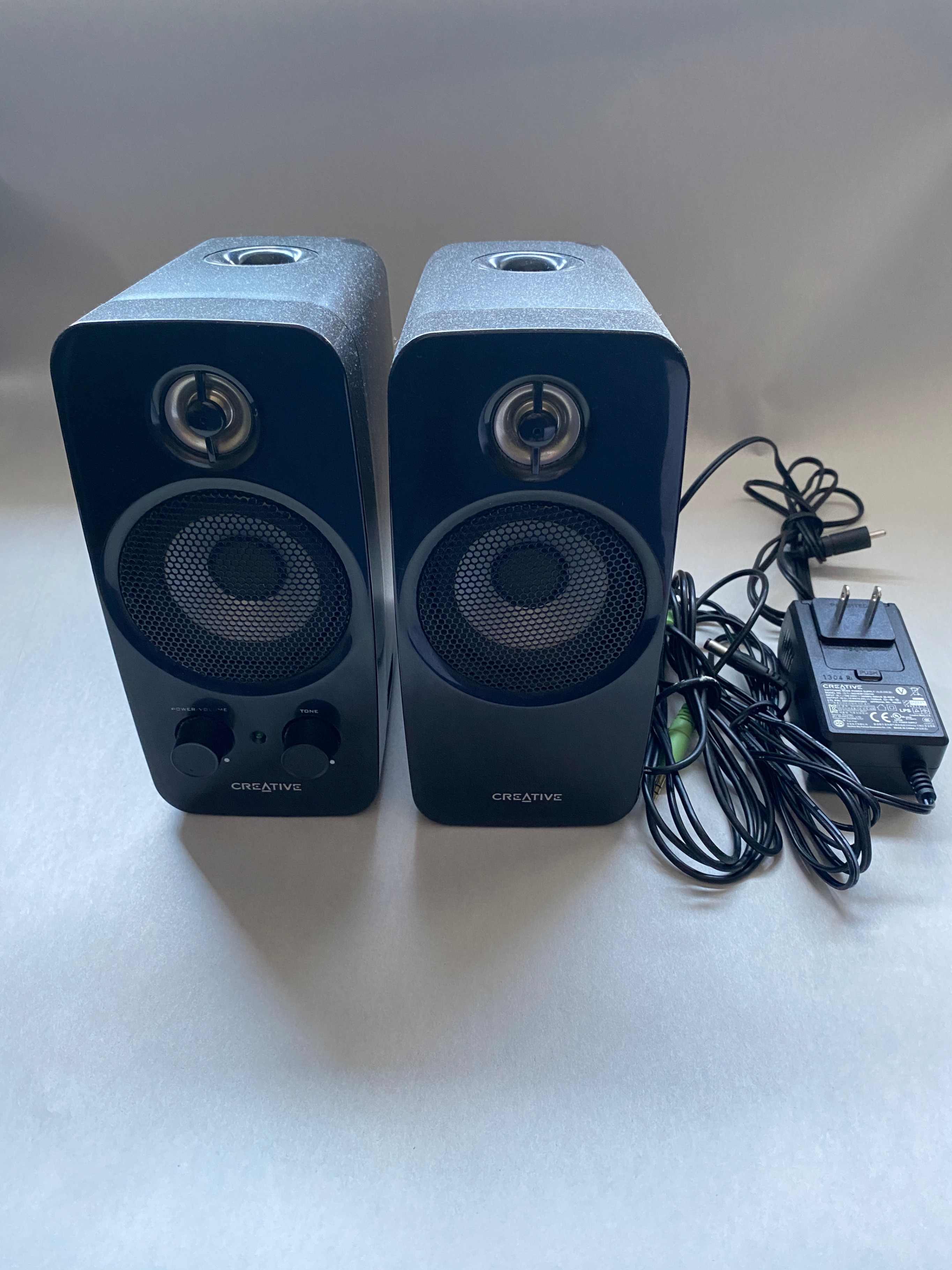 HP Elitedesk desktop (2019) with accessories - photo 2