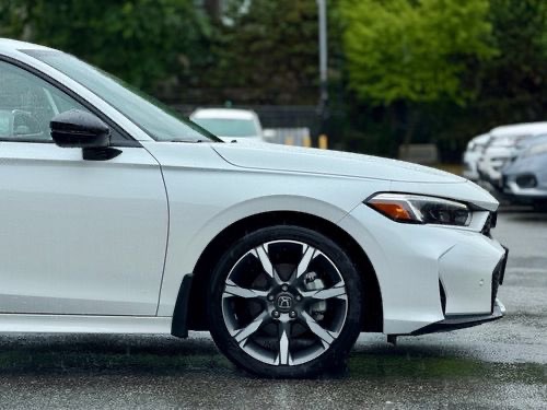 🚗 **2025 Honda Civic Hybrid – Like New!** 🌿 - photo 3
