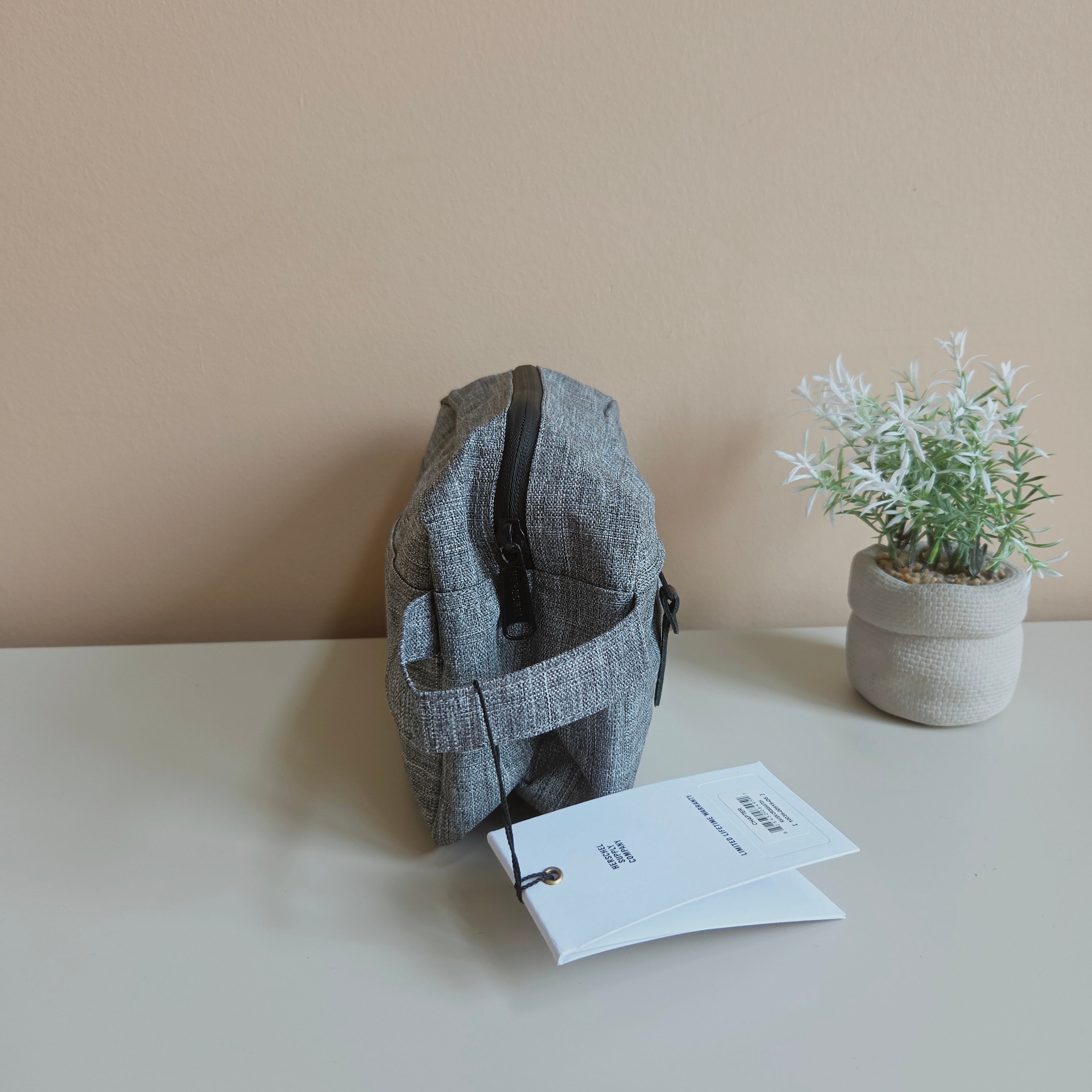 Herschel - Maple Leaf Chapter Travel Kit - NWT! 🧳 - photo 2