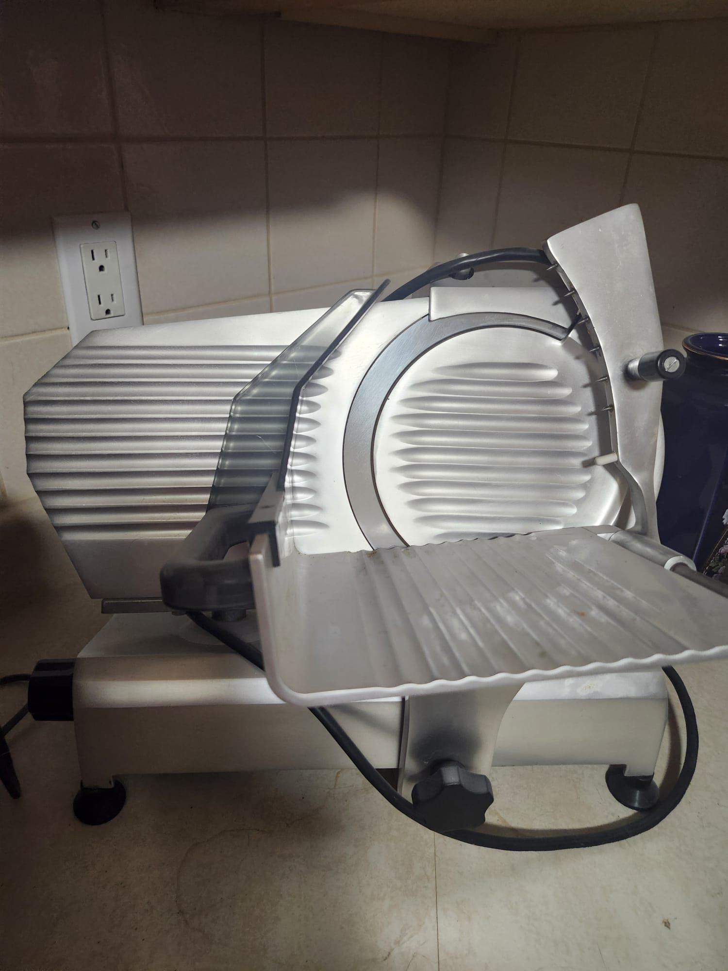 Nella 9" Commercial Meat Slicer (Model 220F) - Made in Italy