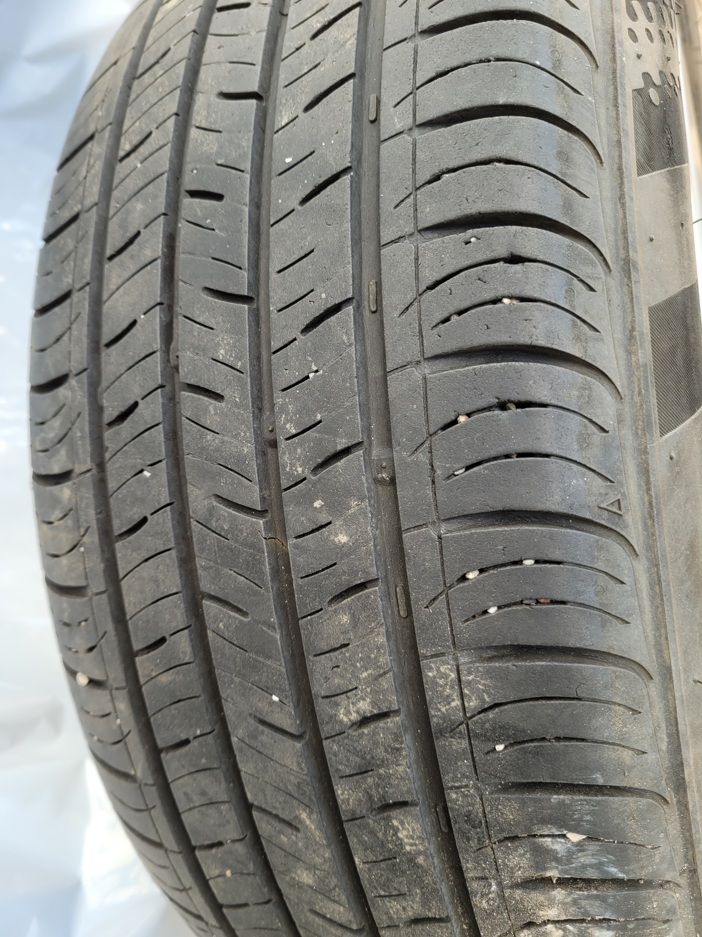 Hyundai OEM 17" inch rims x 4 - with 3 tires ON - photo 3