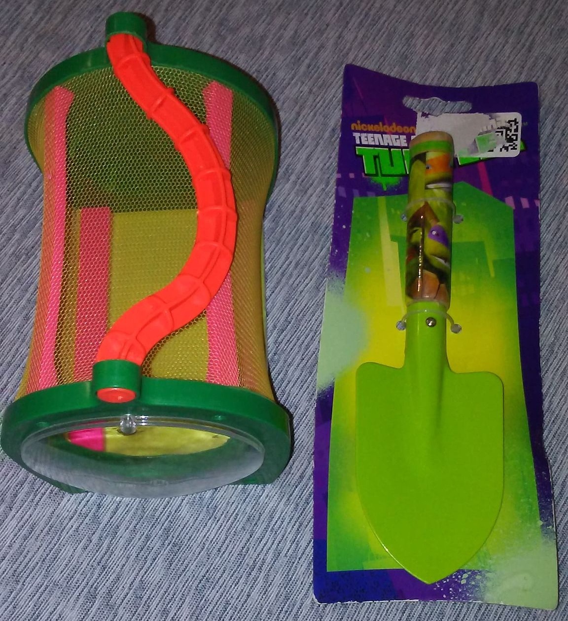 Bug Catcher and Teenage Mutant Ninja Turtle Metal Trowel (New)