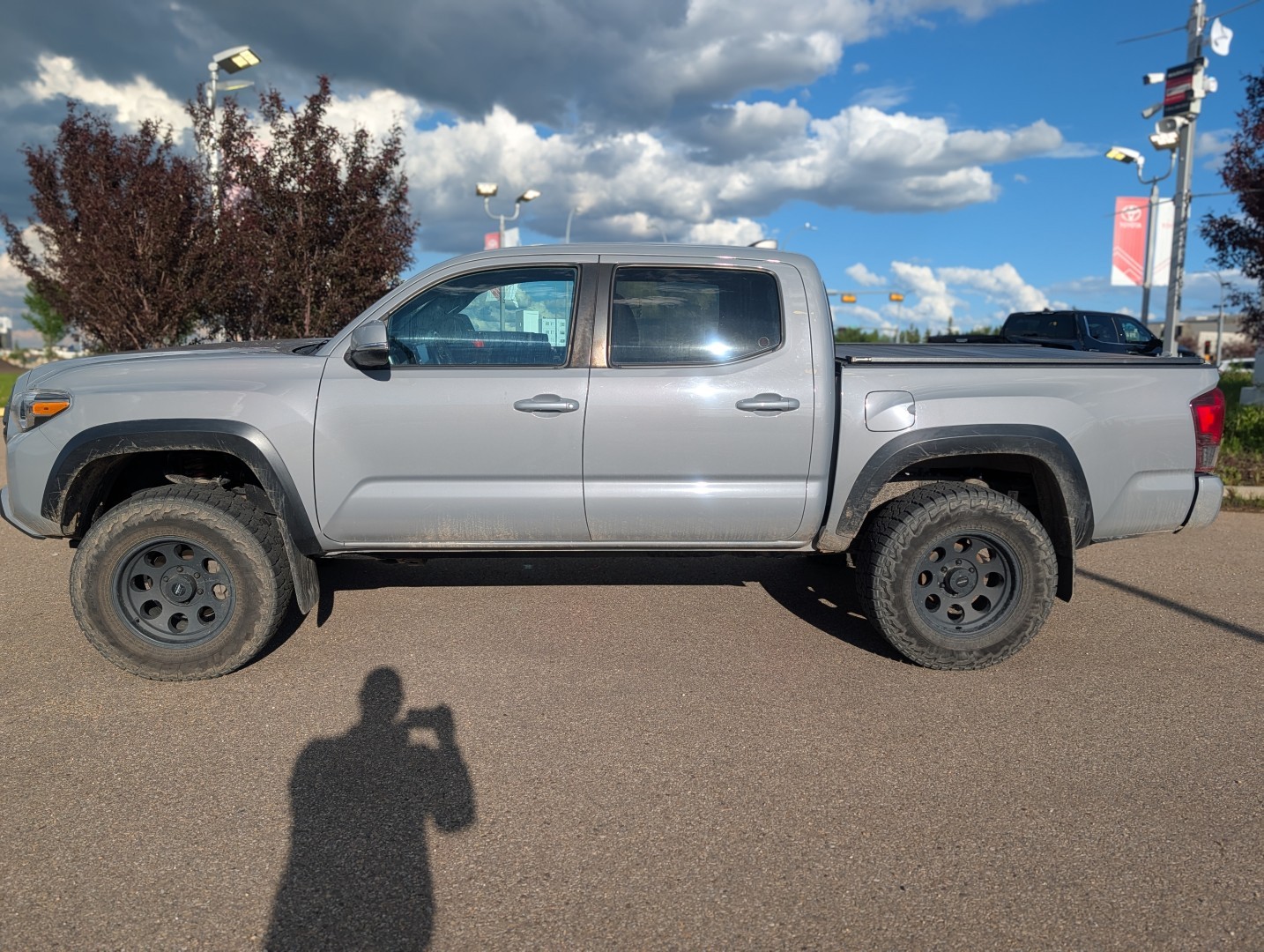2021 Toyota Tacoma - photo 2