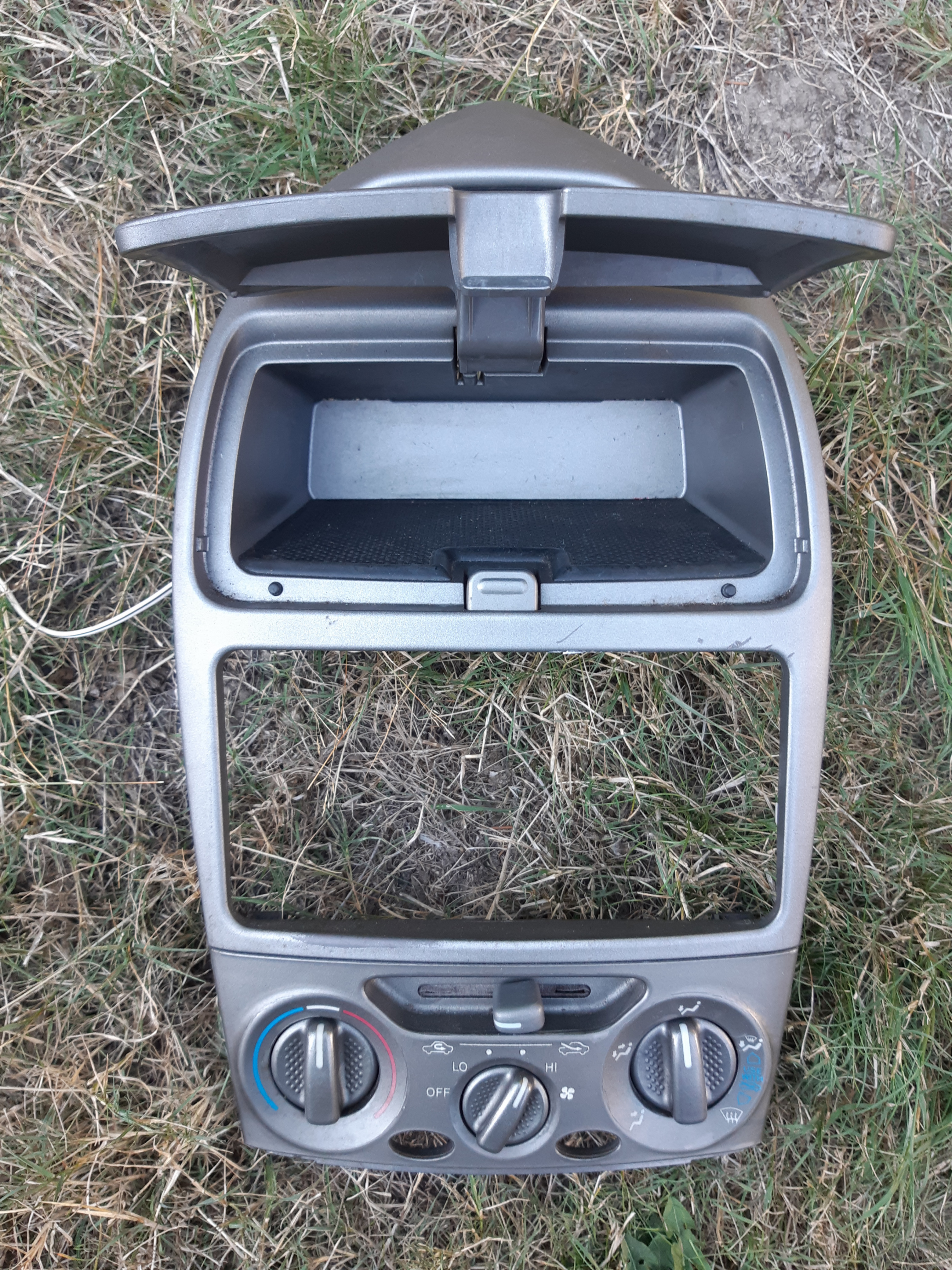 Toyota Celica 00-05 GT/GTS Console HVAC Control Pa - photo 2
