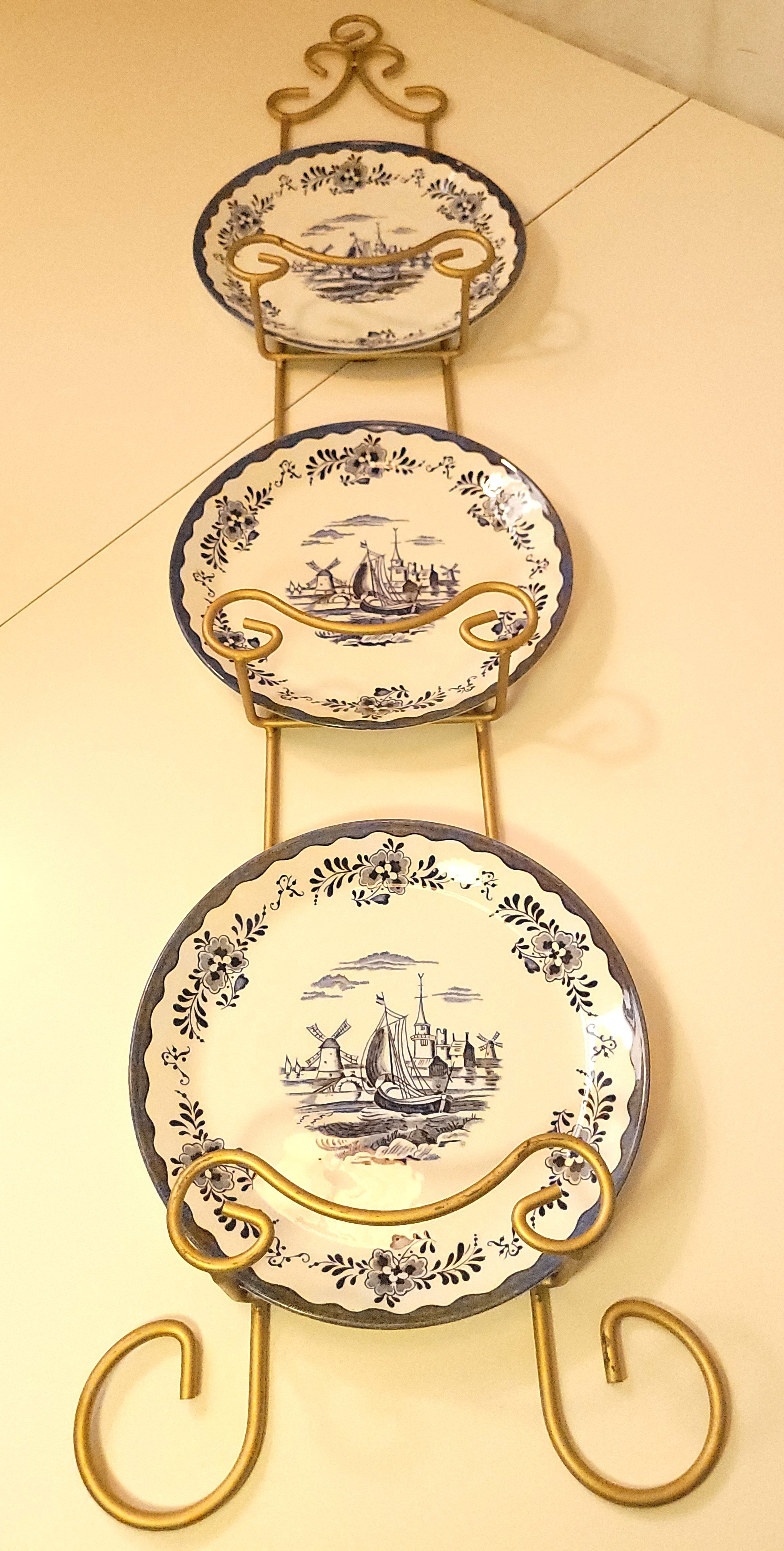 1974 Johnson Broth. Holland Blue White Ironstone Plates/Holder - photo 5