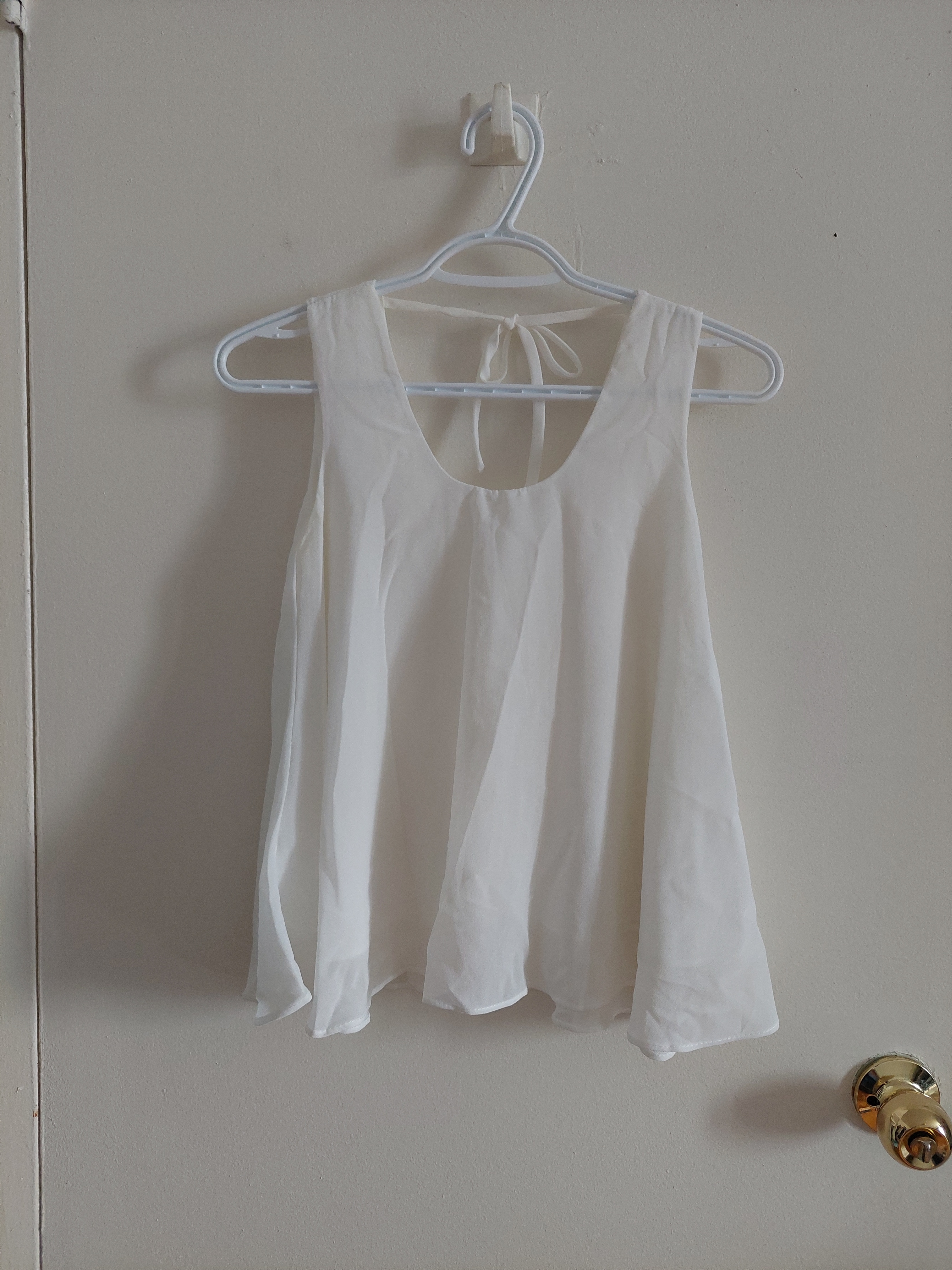 Cute Cropped Flowy Sheer White Summer Tank Top - photo 2