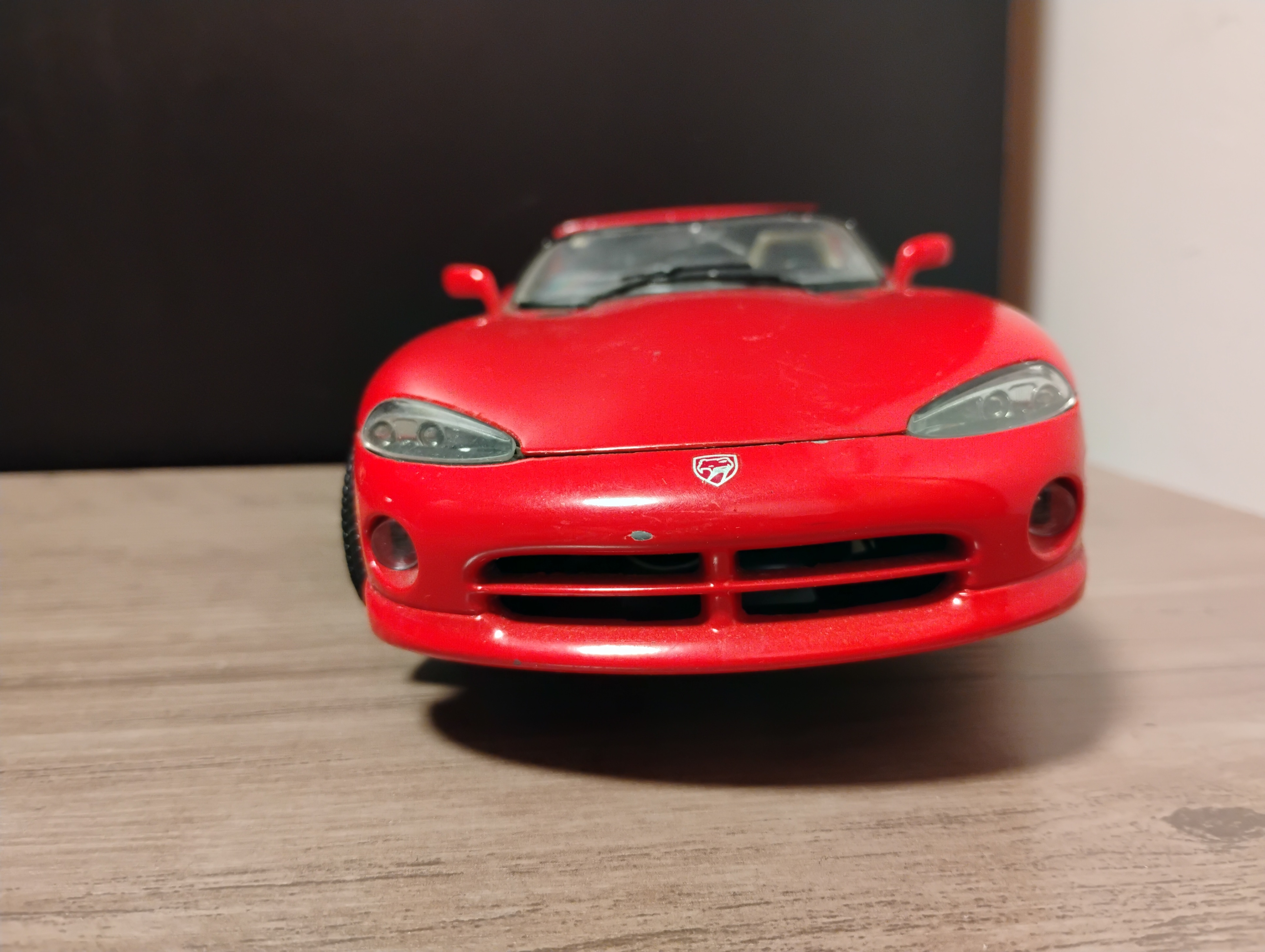 Burago 1992 Dodge Viper RT 10 with stand 1/18 scale Parts Car - photo 2