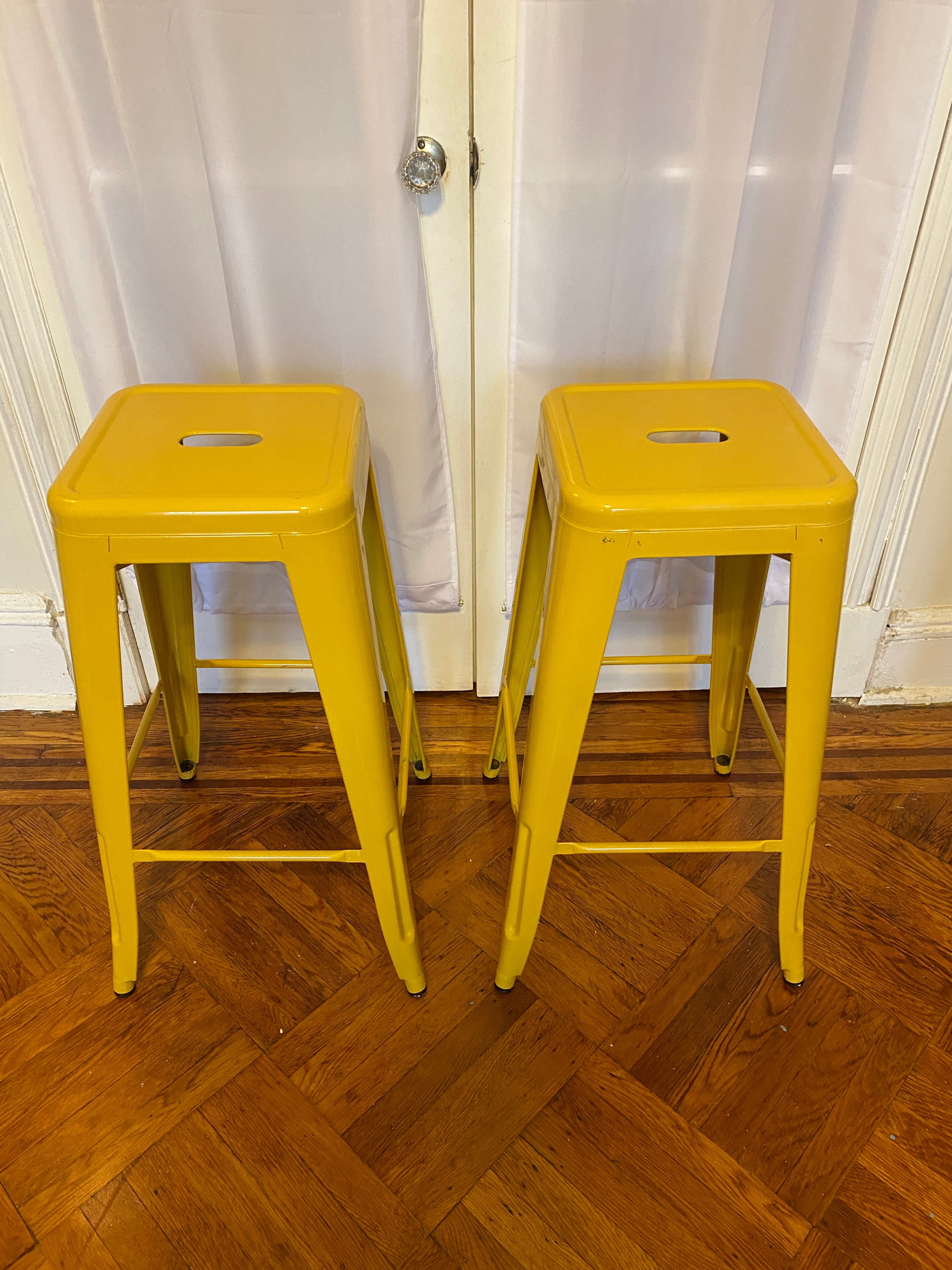 MERRICK LANE YELLOW METAL BARSTOOLS x2