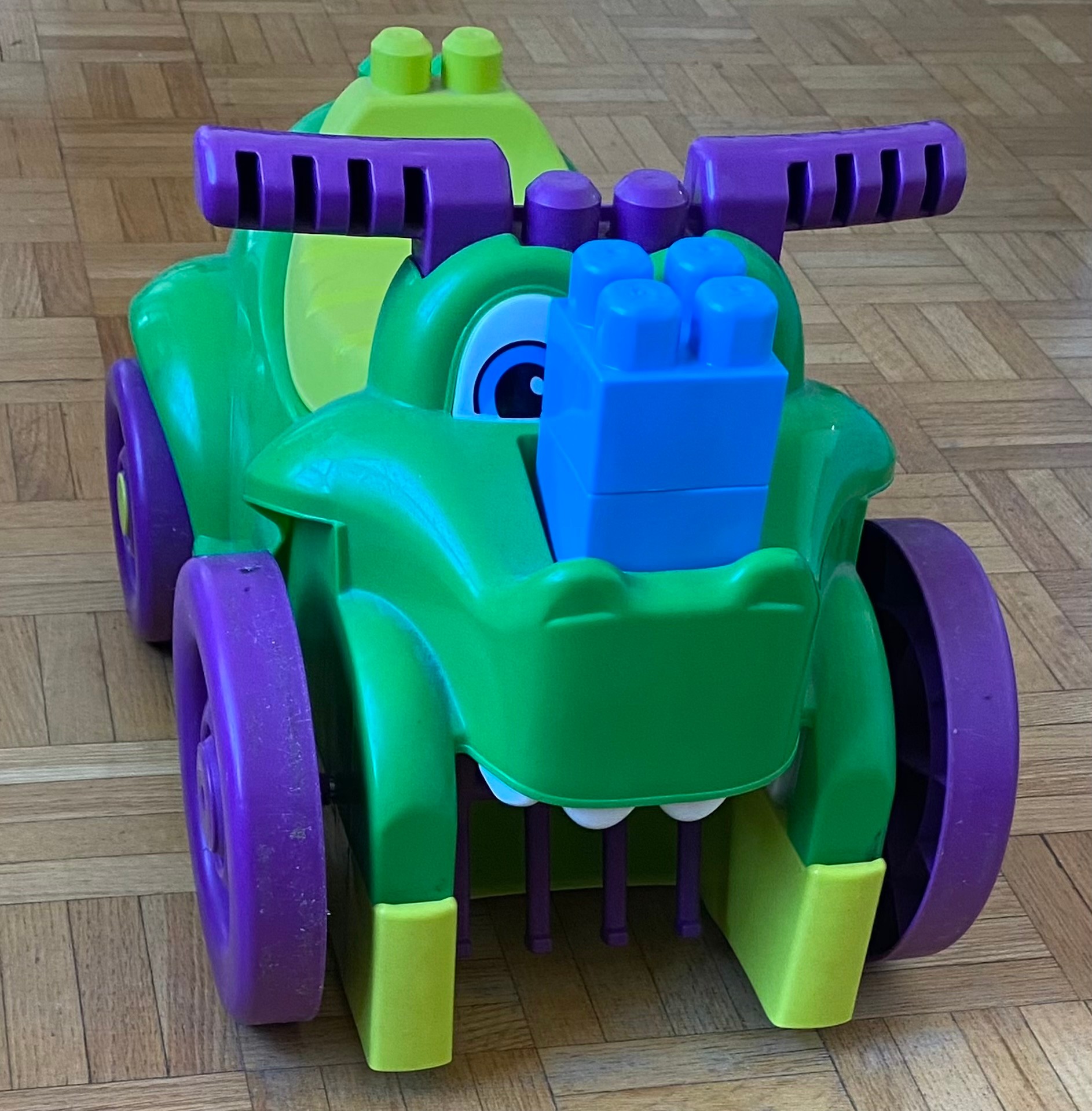 MegaBloks Ride 'n Chomp Croc – Ride-On Scooter with Blocks