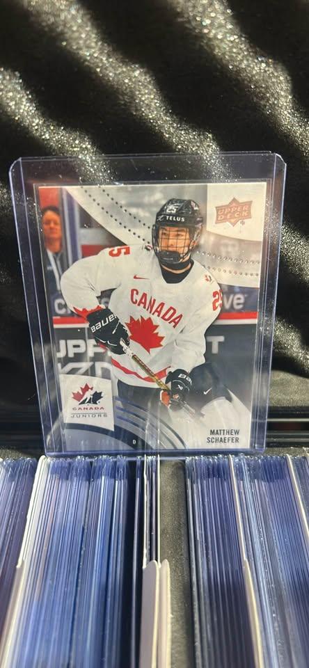 Upper Deck Matthew Schaefer Canada Juniors Hockey Card