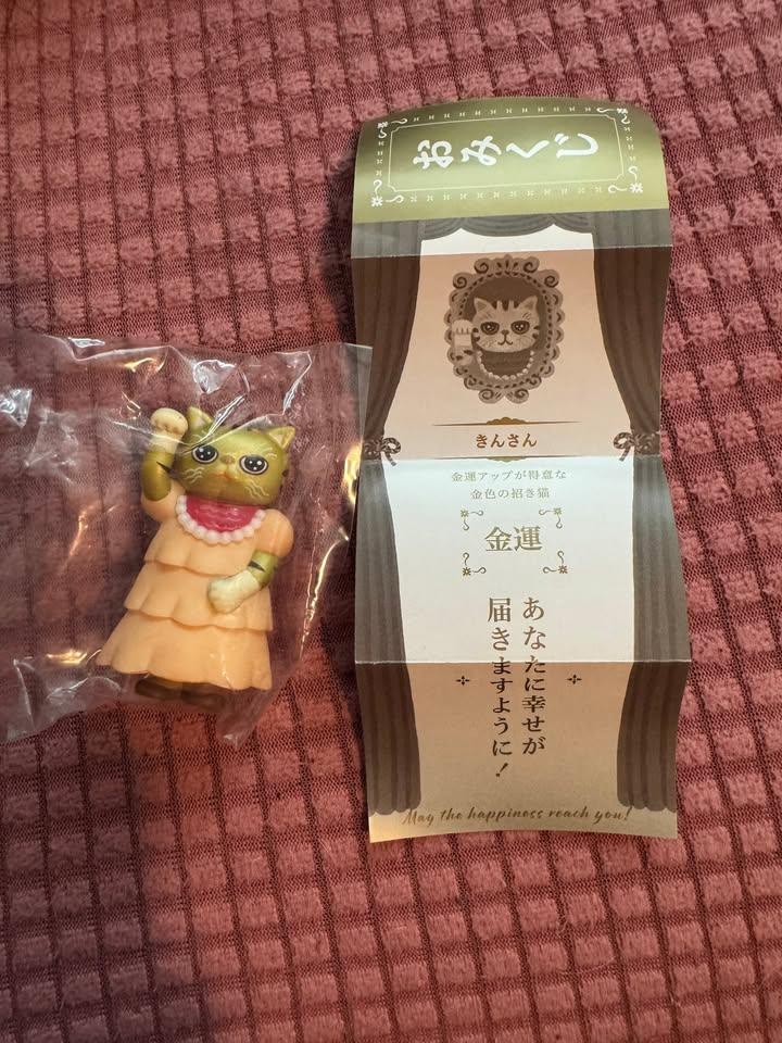 Maneki Maneko tabby gachapon figure