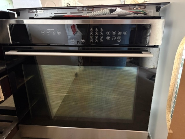 Brand New Electric Cooktop and built in stainless steel oven - photo 2