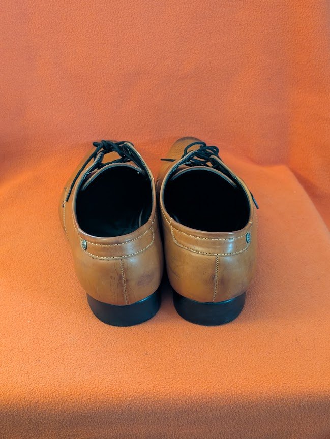 Mens brown shoes with black laces - size 10 - photo 3