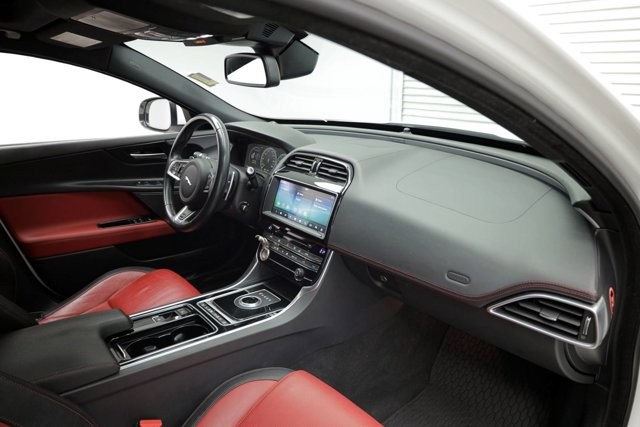 2018 Jaguar XE - photo 4