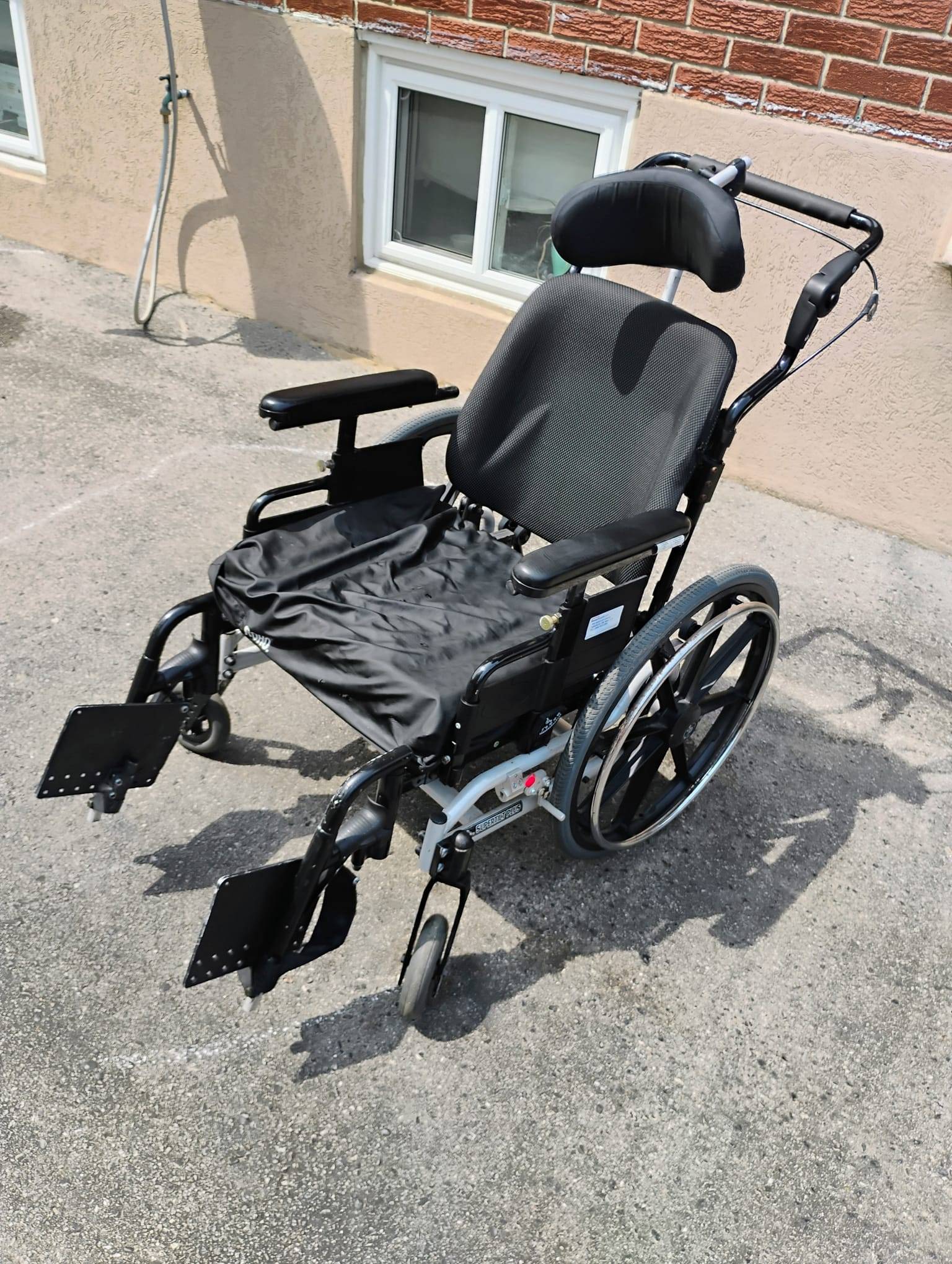 Invacare Matrx Wheelchair w/Attachments/ROHO Cushion - photo 2
