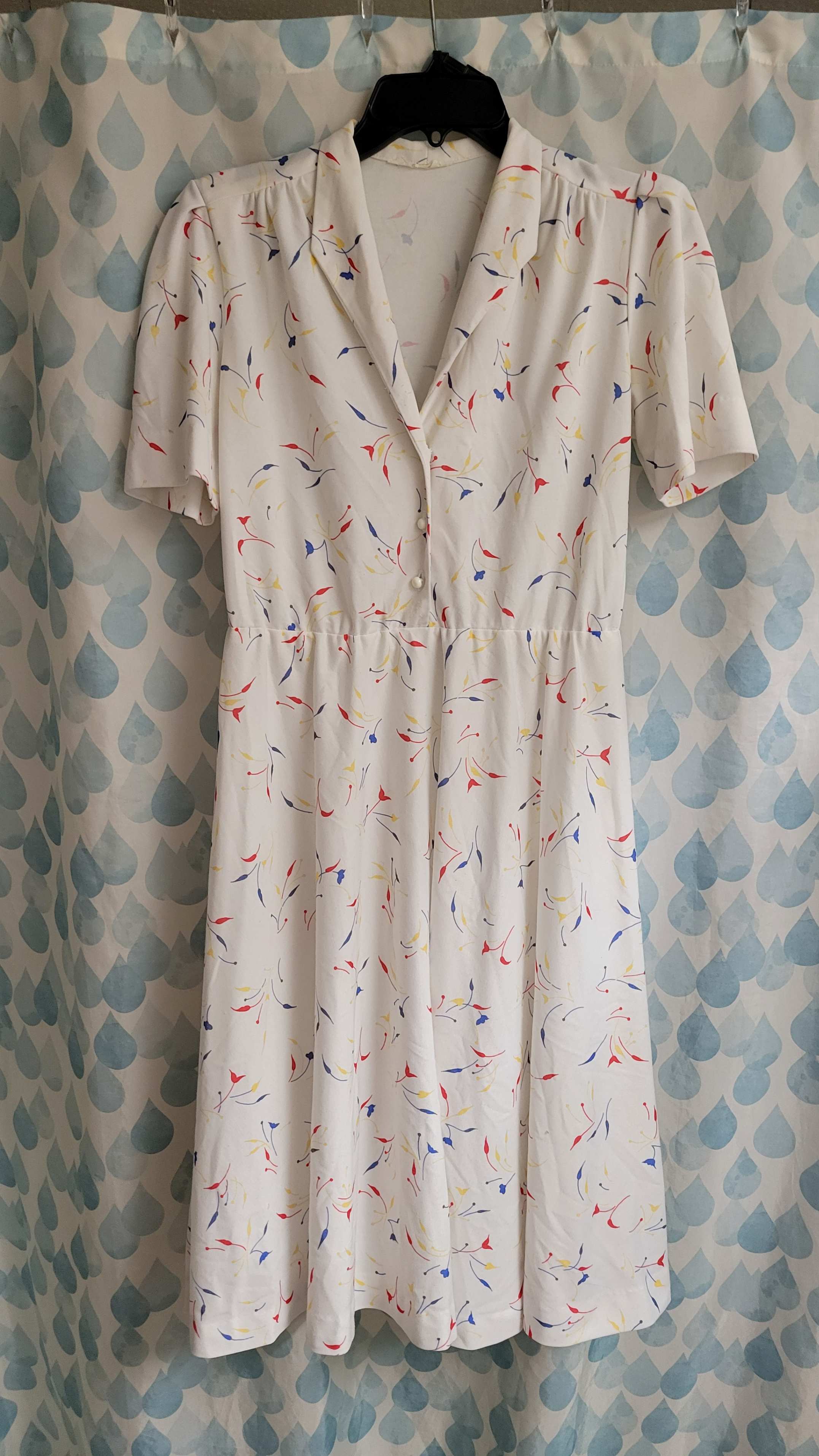 Size M white floral vintage dress