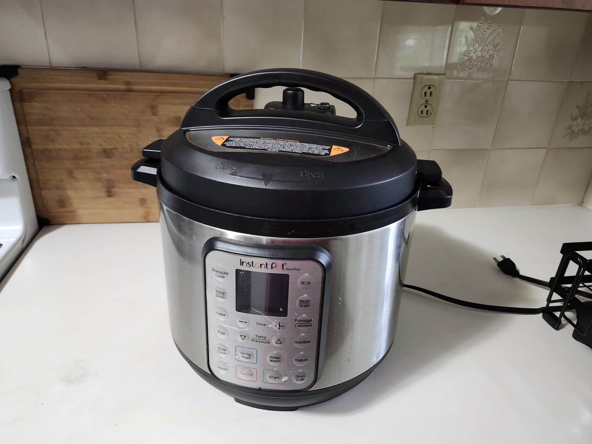 Electric Hot Pot / Pressure Cooker - Moving Sale