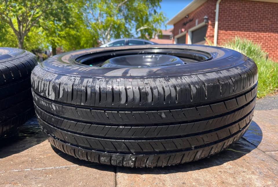 4 OEM HONDA CRV All-Season Tires with Steel Rims – 235/65R17 - photo 2