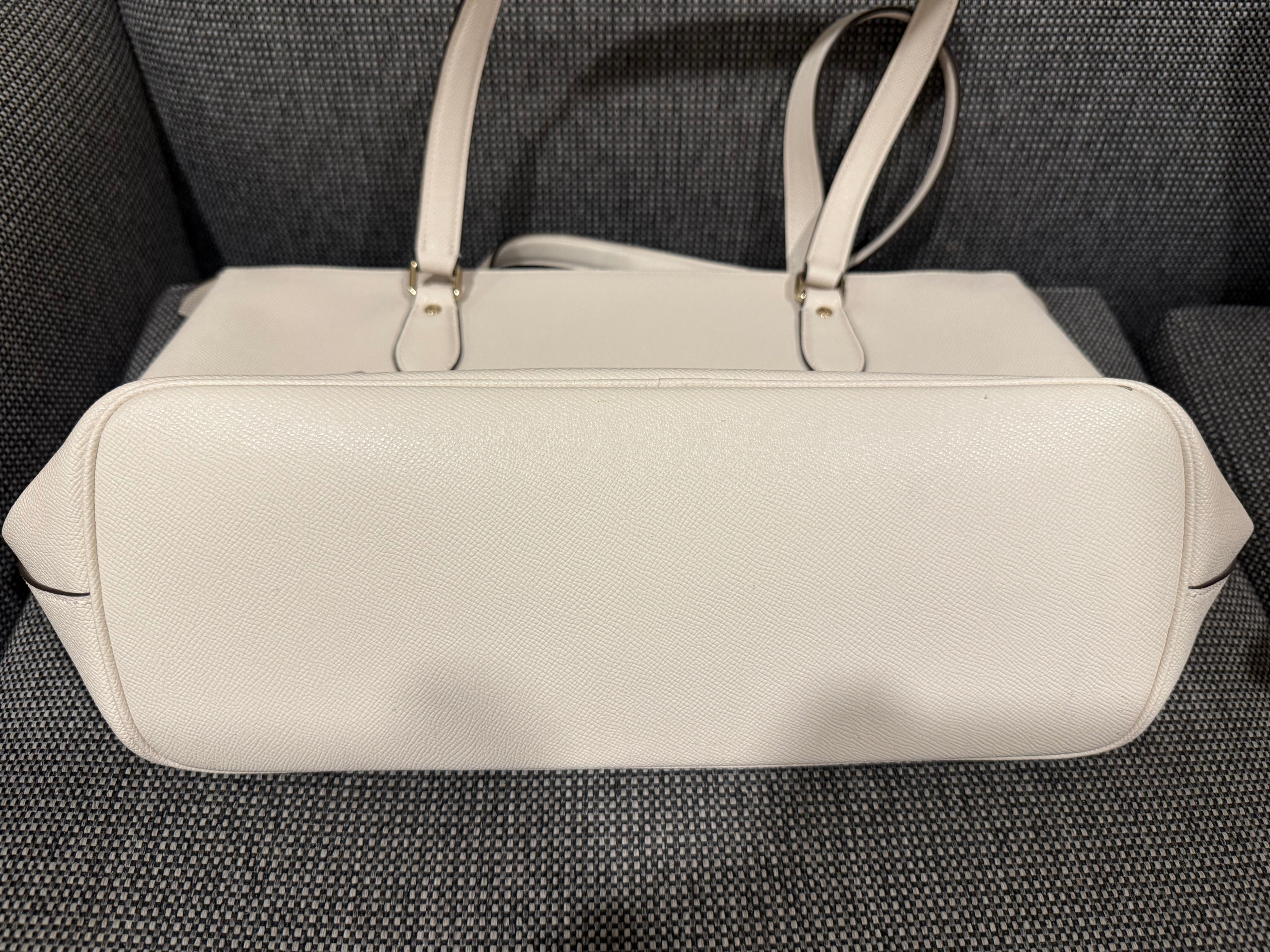Coach Gallery Tote Bag – Chalk Leather – Excellent Condition - photo 3